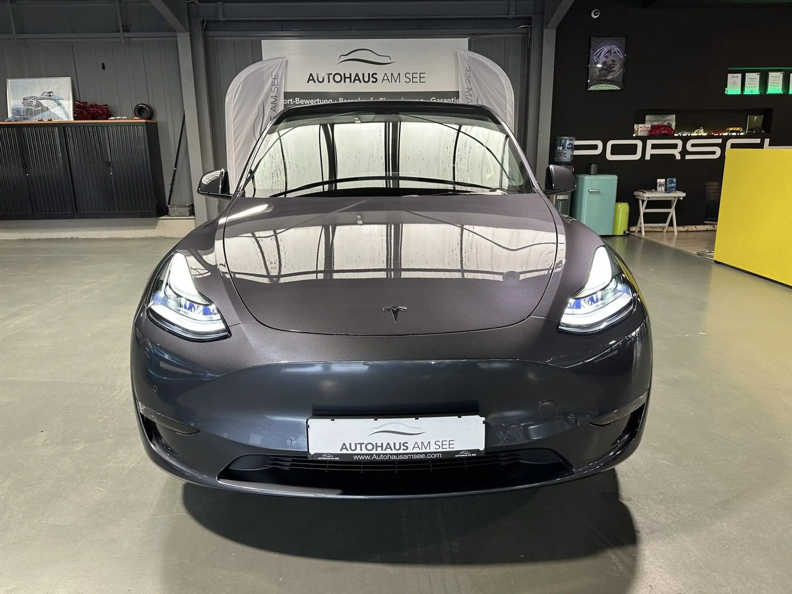 Tesla - Model Y