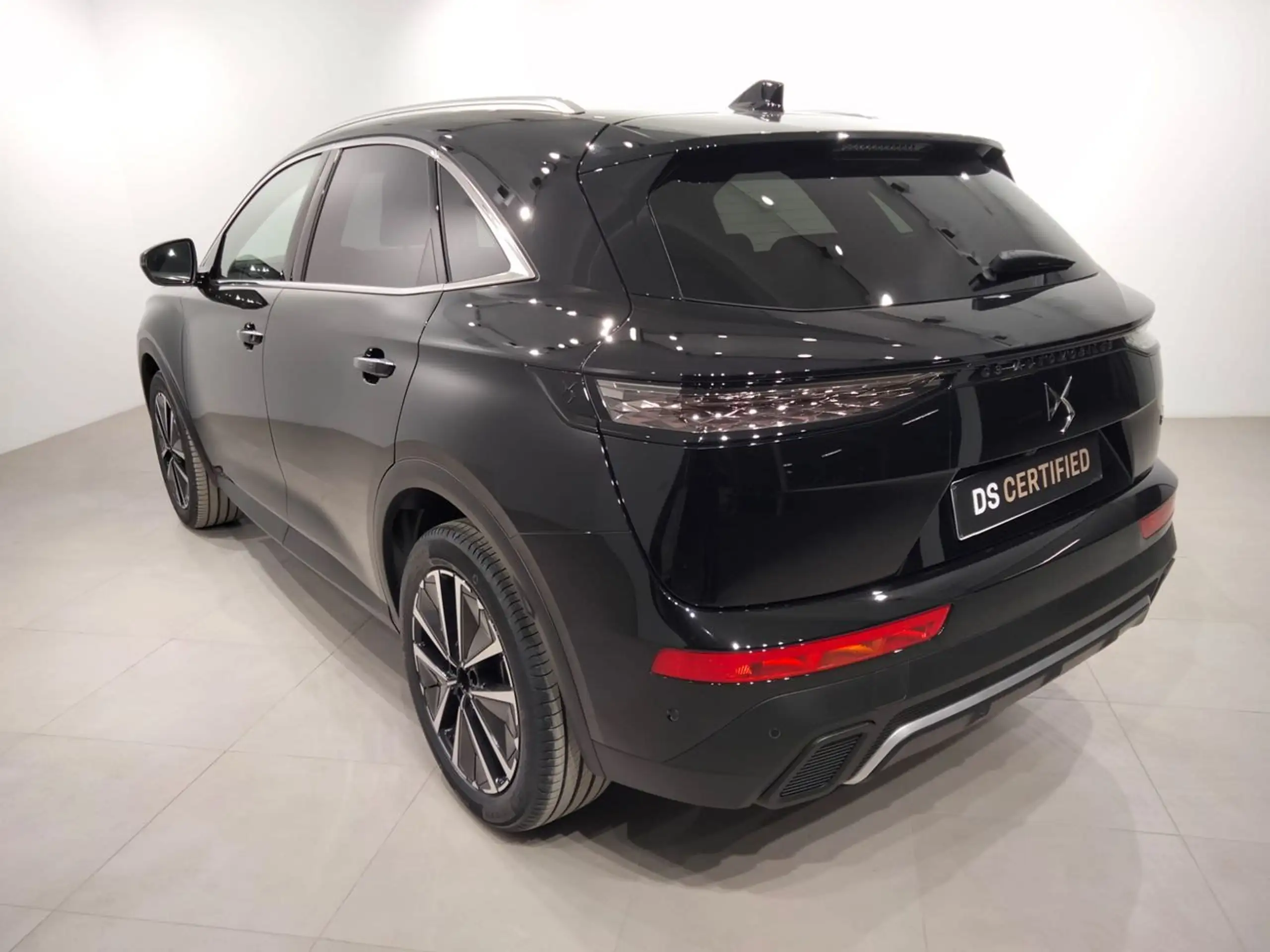 DS Automobiles - DS 7 Crossback