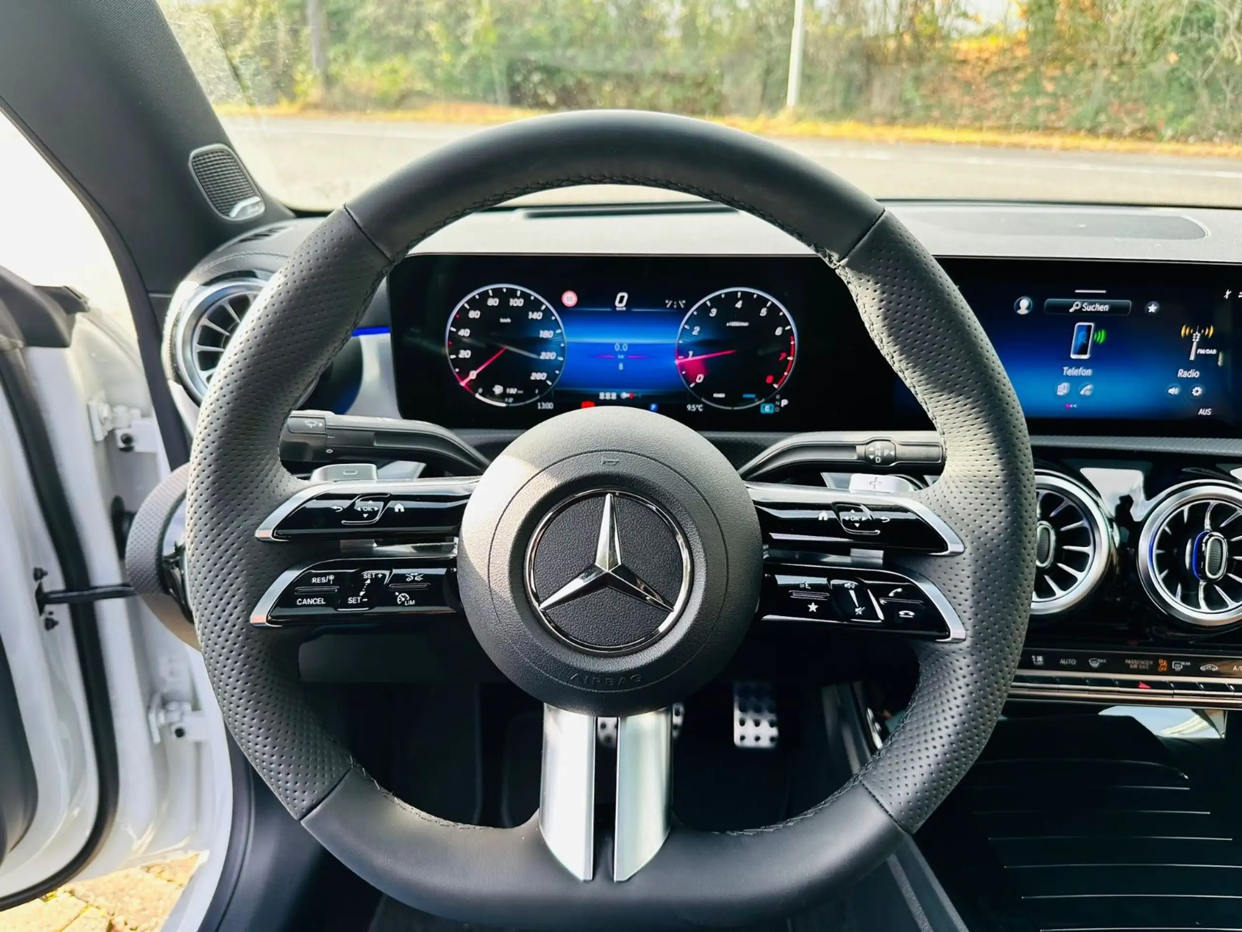 Mercedes-Benz - CLA 180