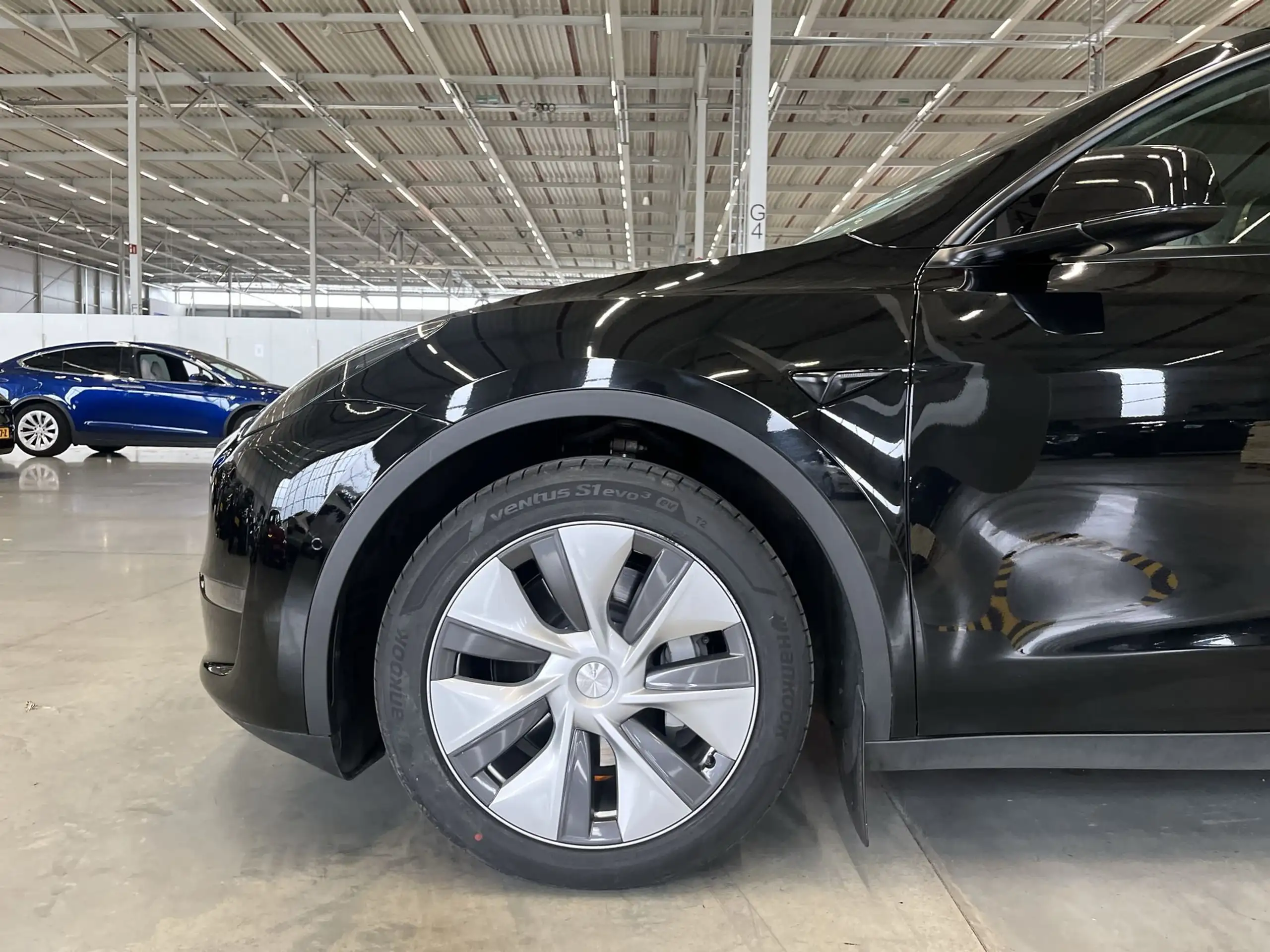 Tesla - Model Y