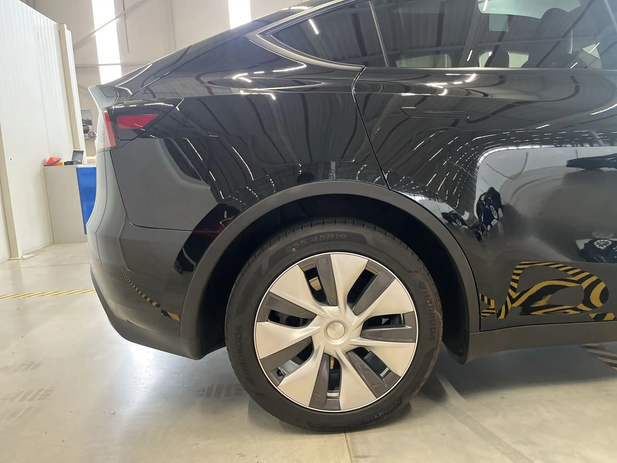 Tesla - Model Y