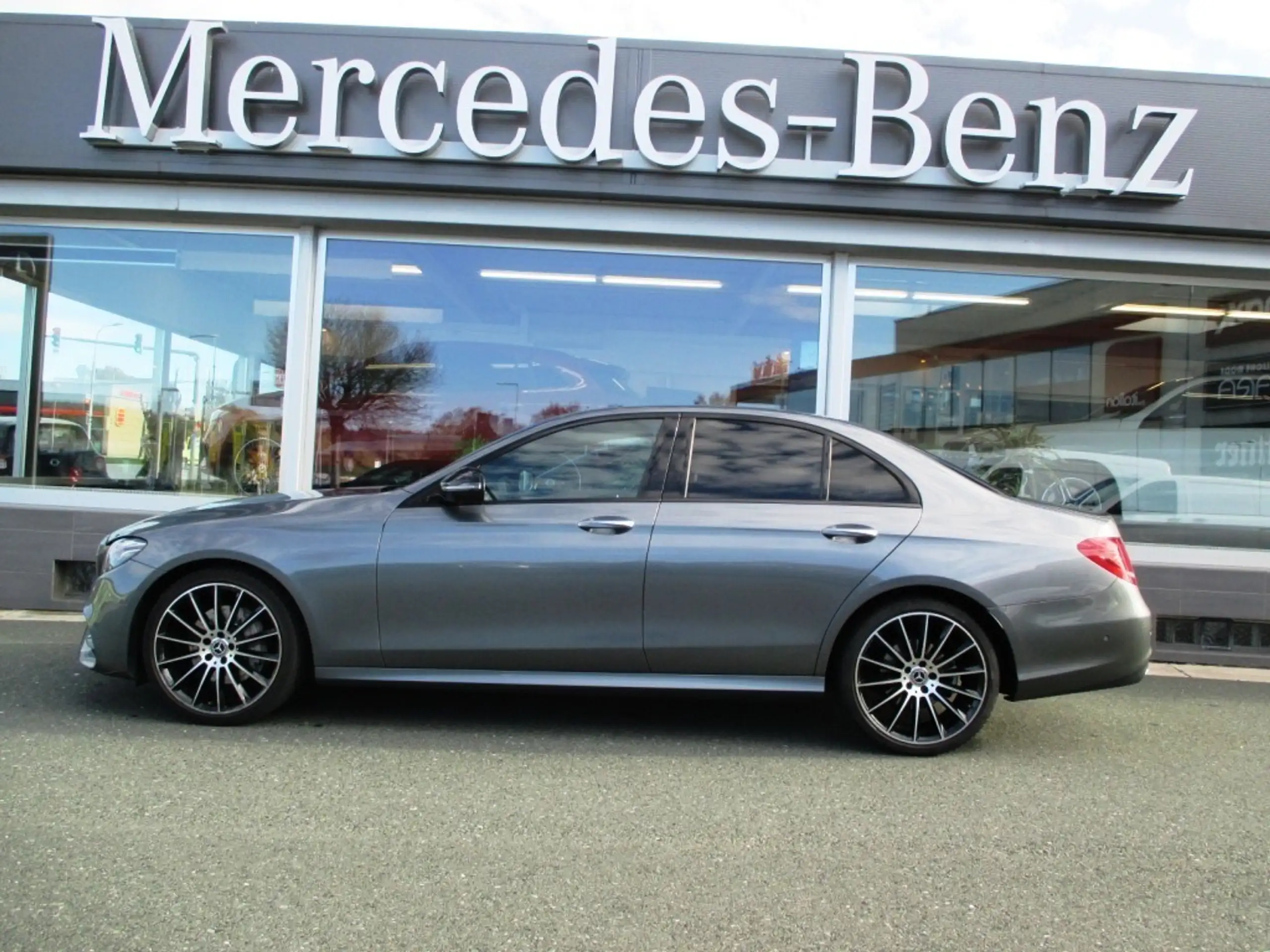 Mercedes-Benz - E 220