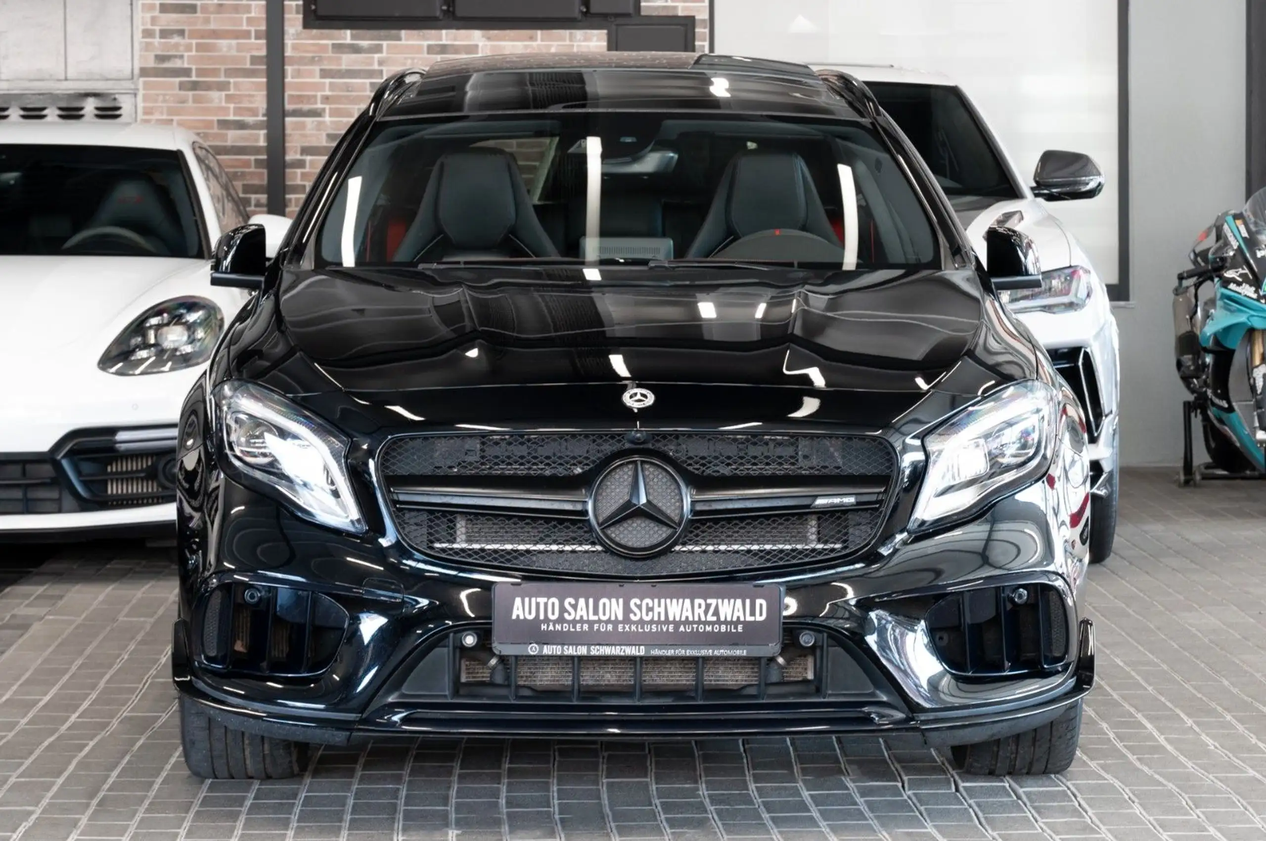 Mercedes-Benz - GLA 45 AMG