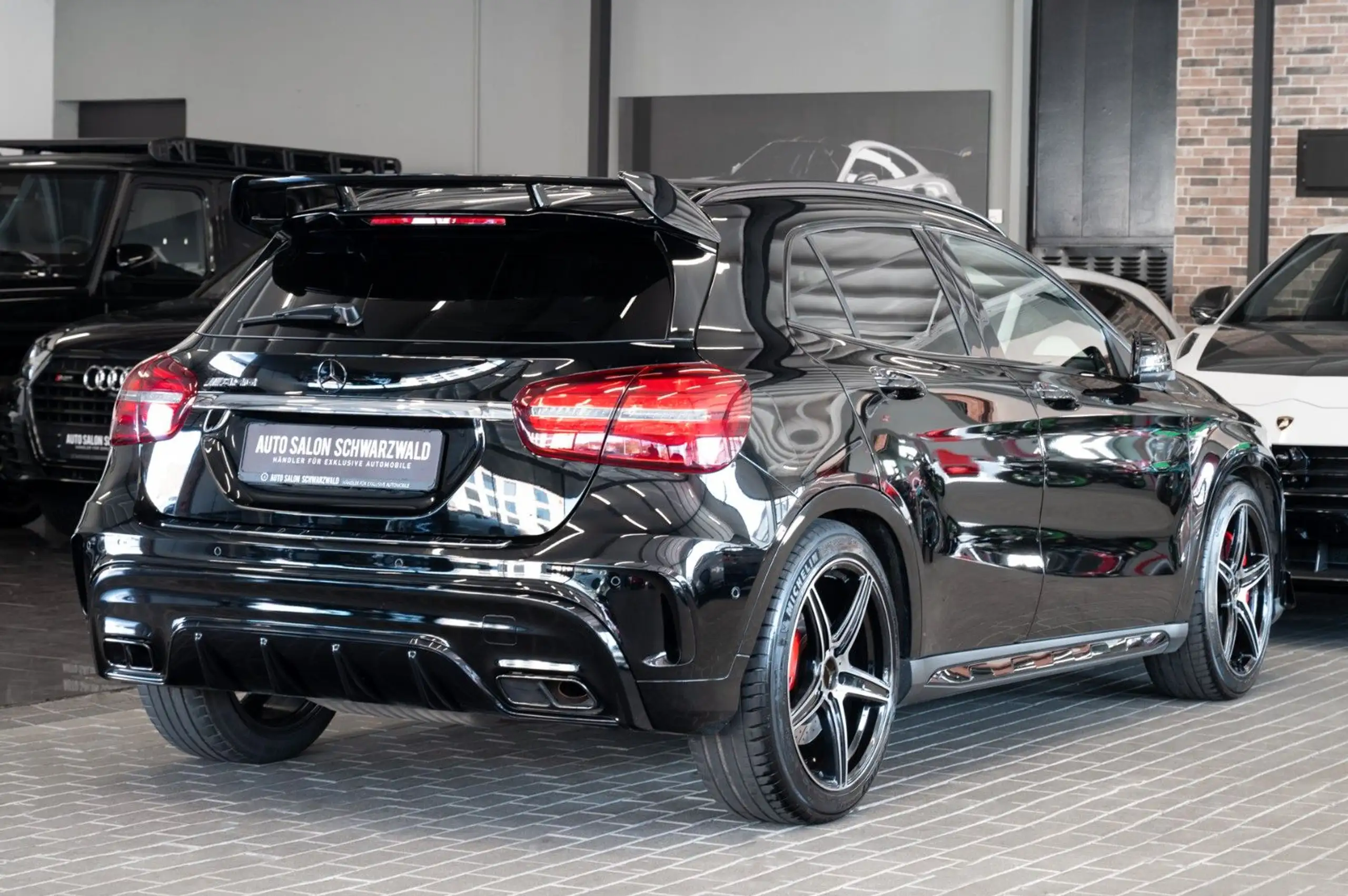 Mercedes-Benz - GLA 45 AMG