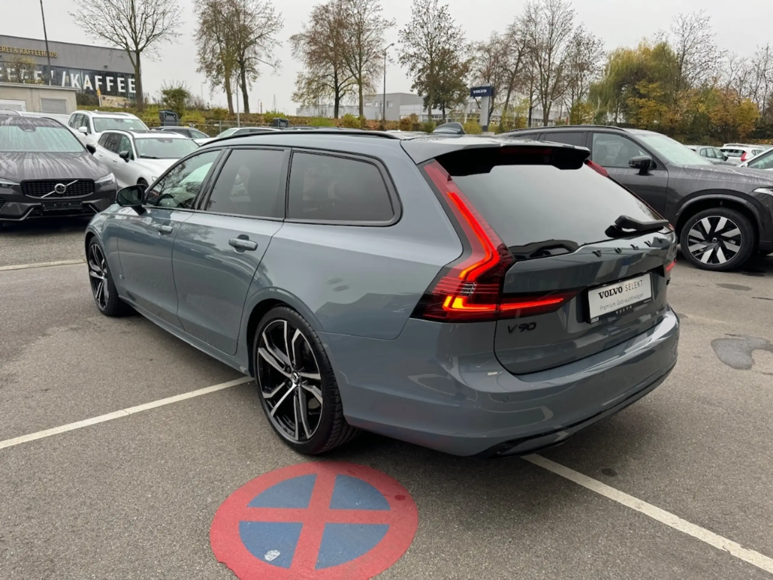 Volvo - V90