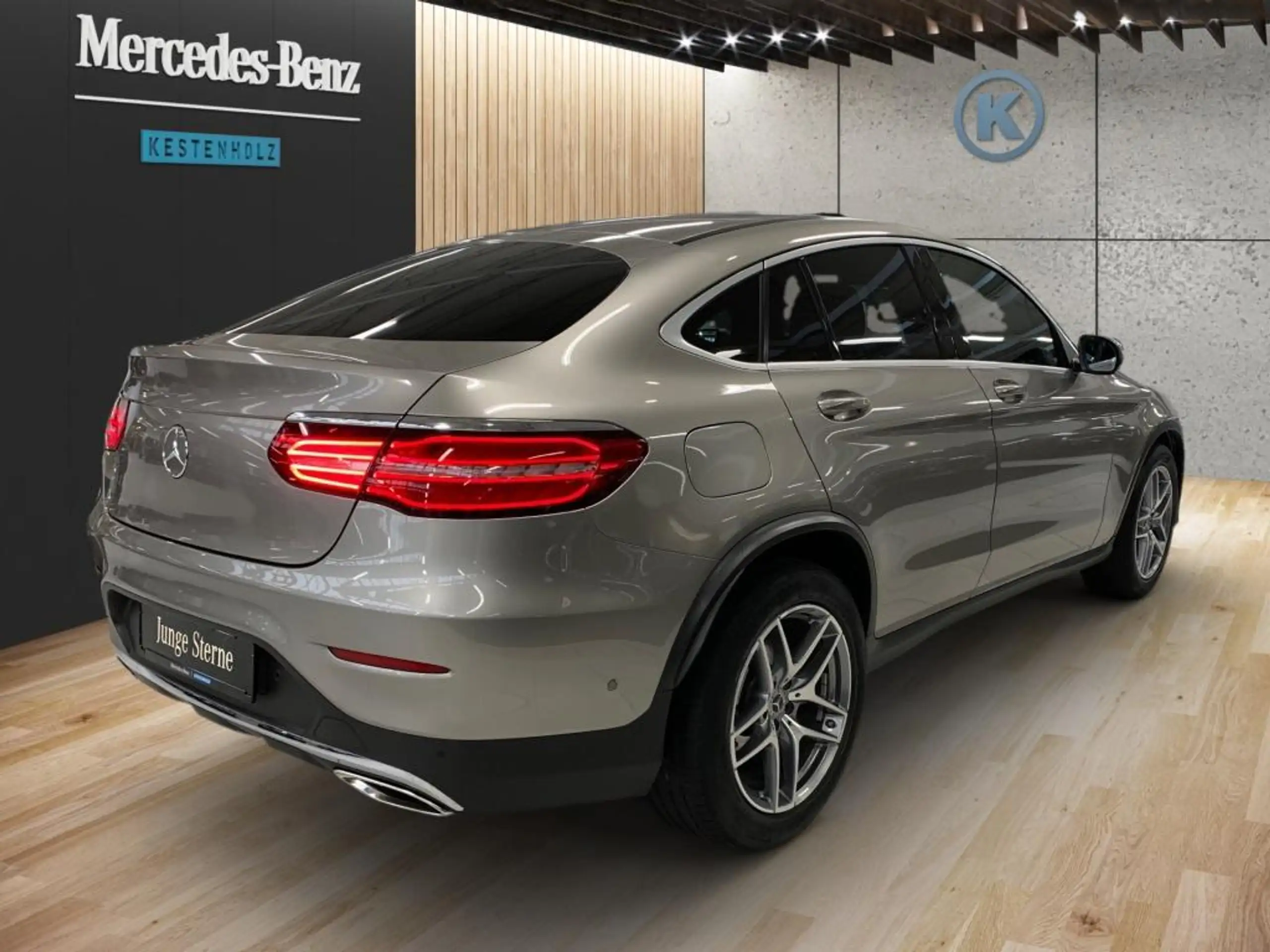 Mercedes-Benz - GLC 300