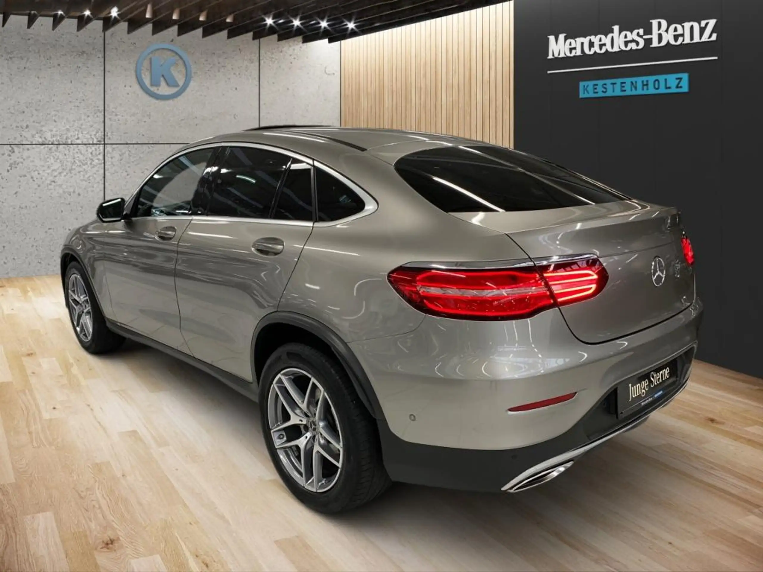 Mercedes-Benz - GLC 300