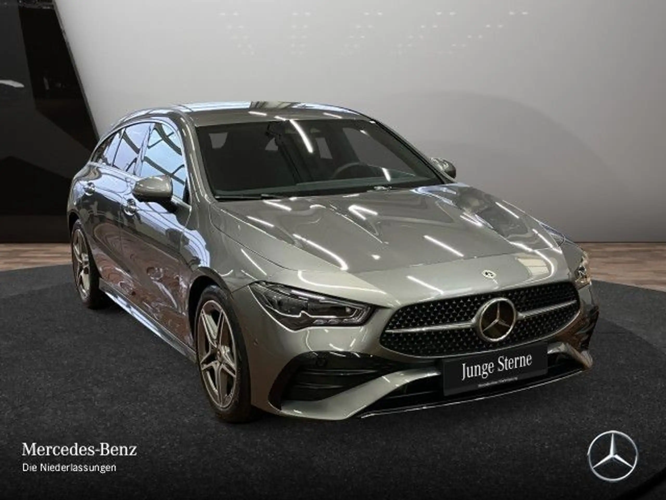 Mercedes-Benz - CLA 250