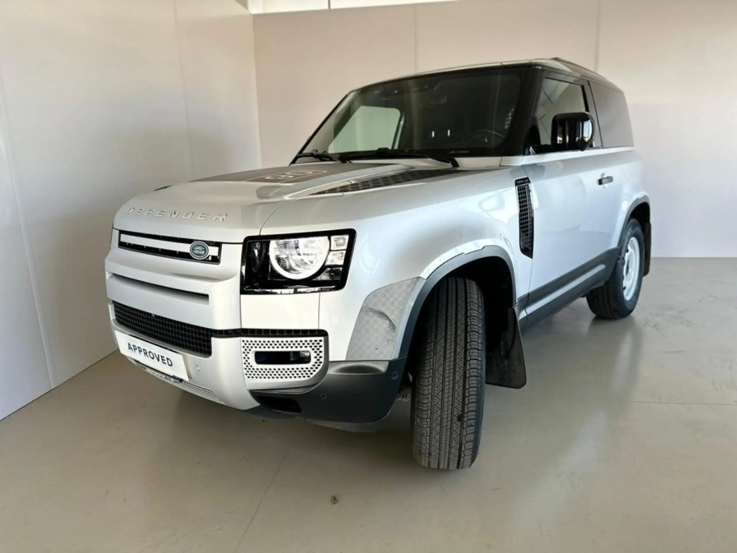 Land Rover Defender 2021