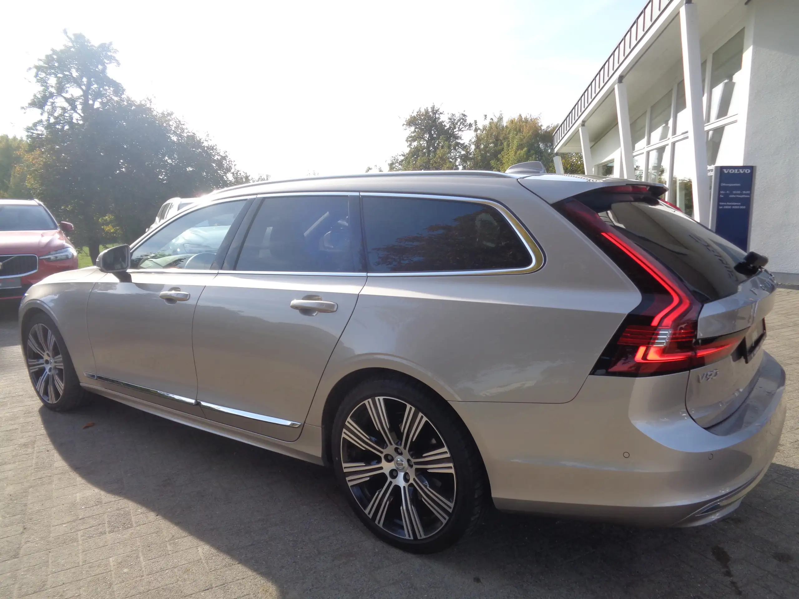 Volvo - V90