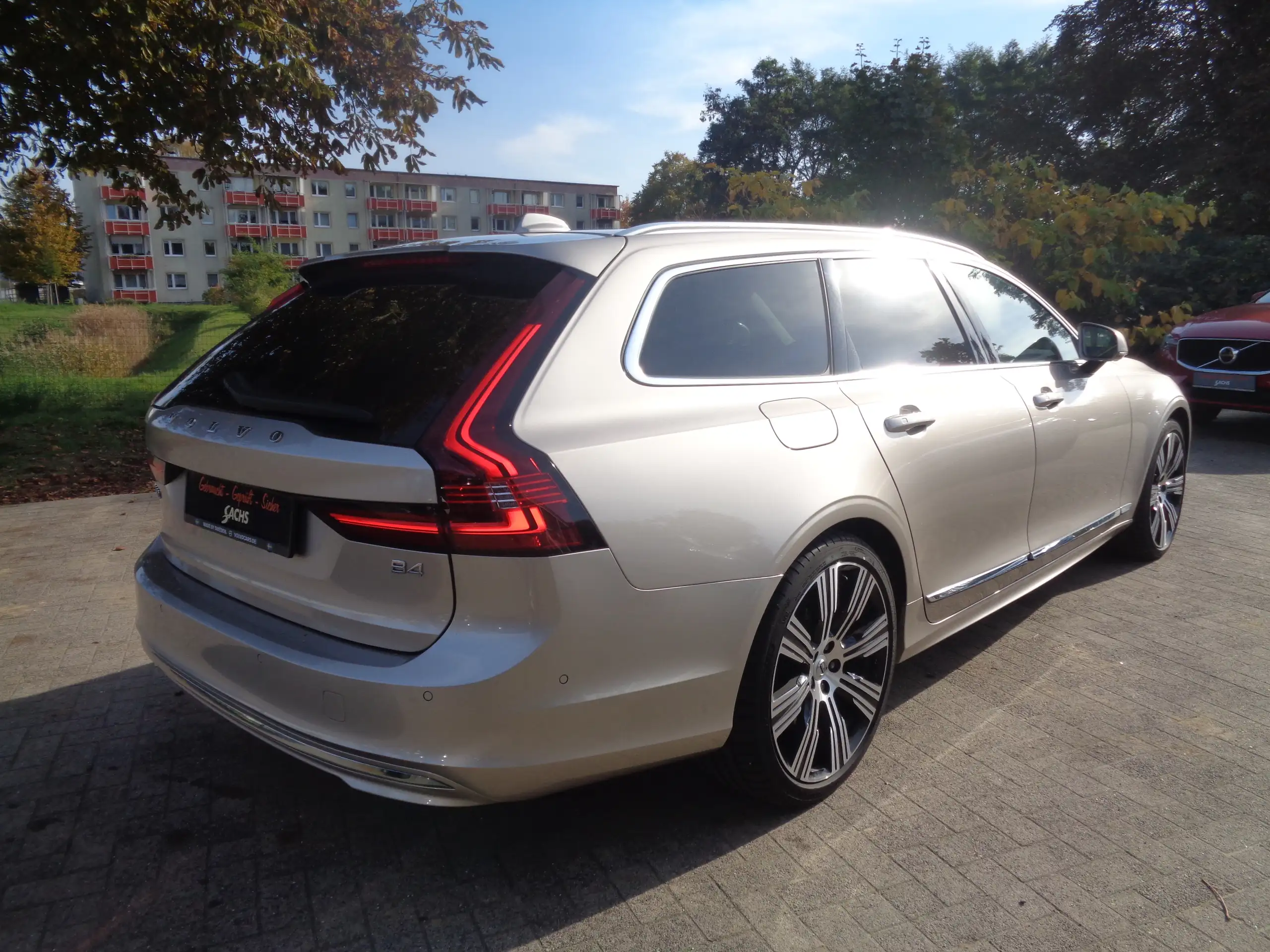 Volvo - V90