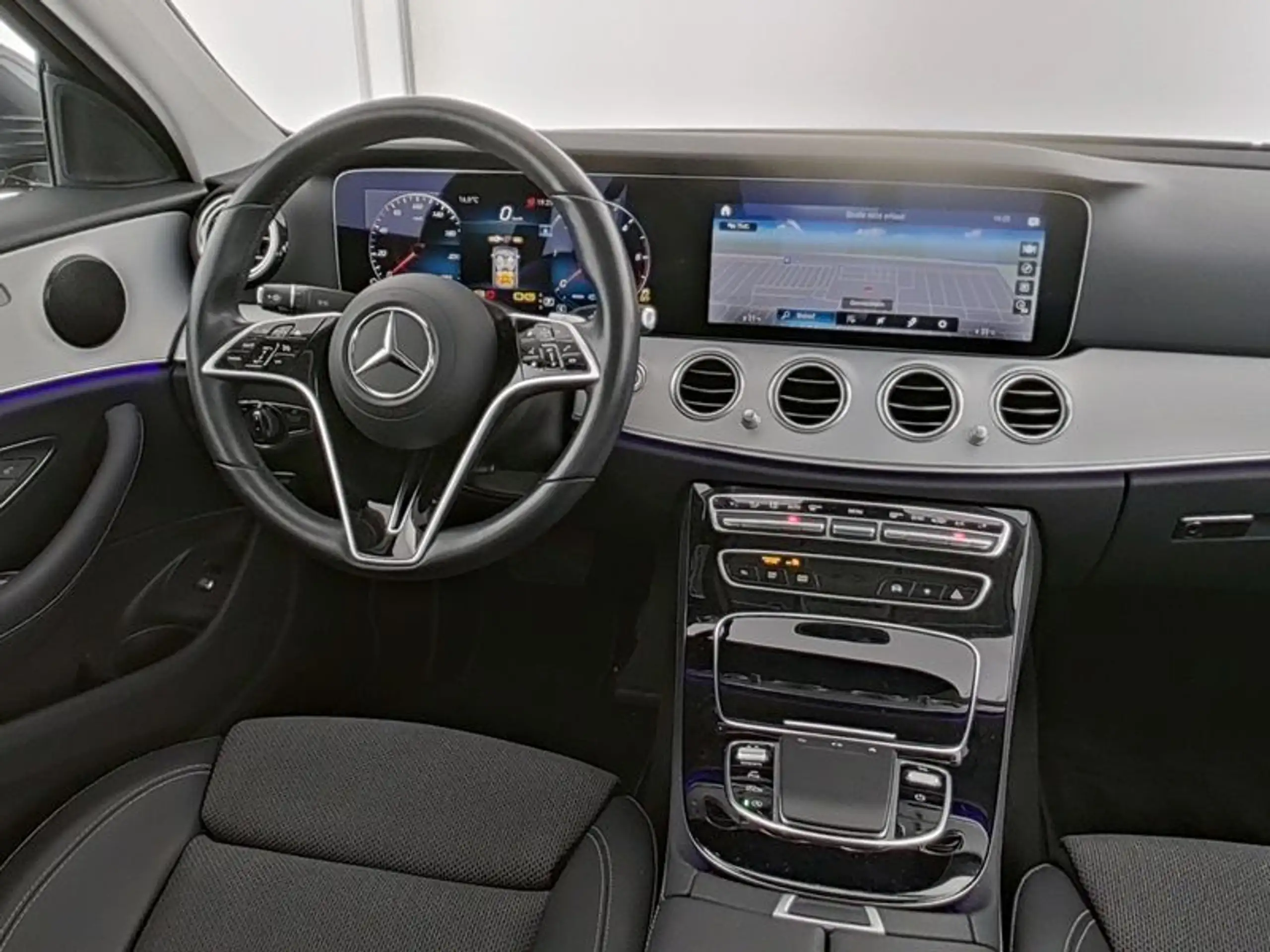 Mercedes-Benz - E 220