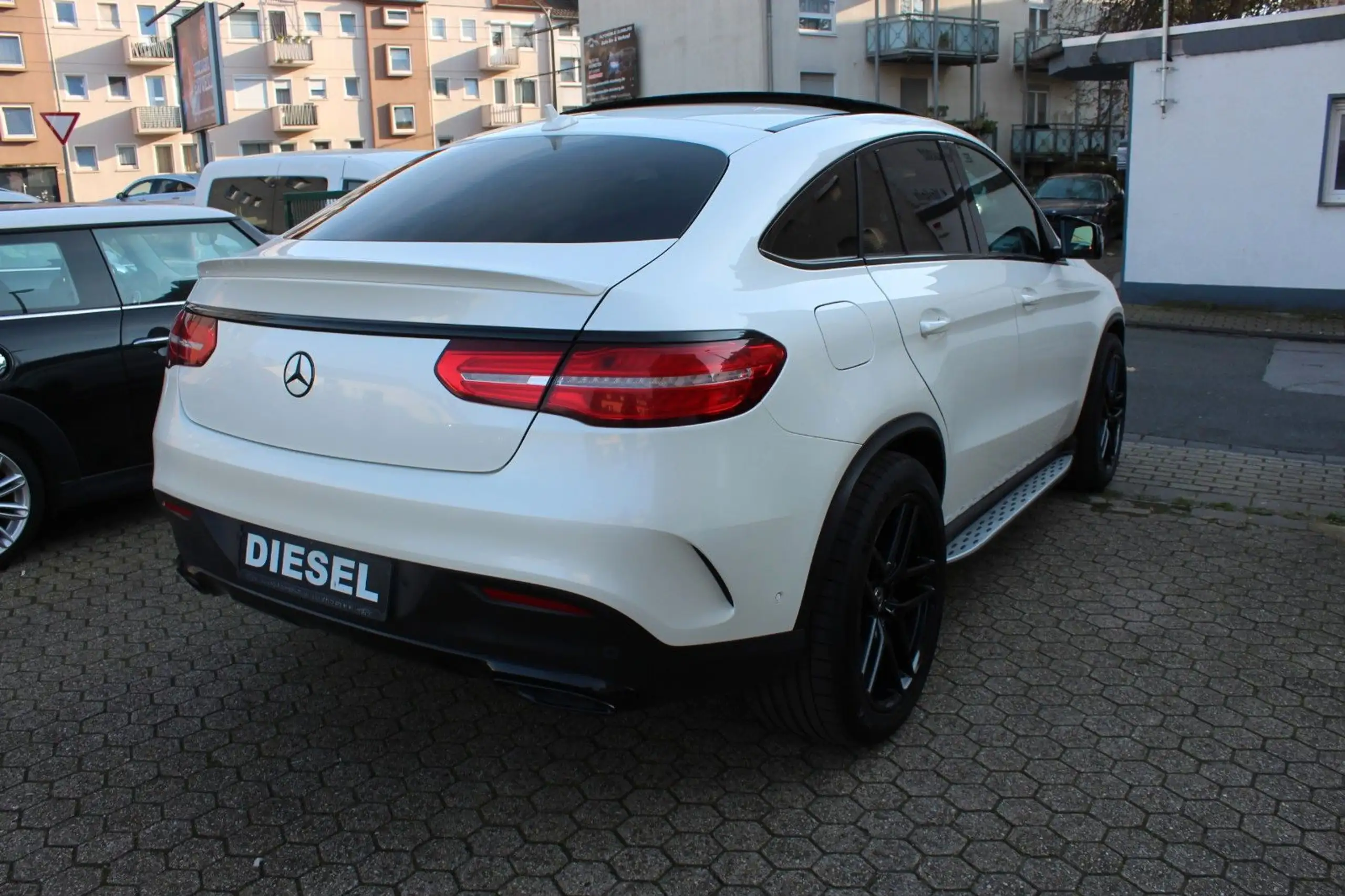 Mercedes-Benz - GLE 350