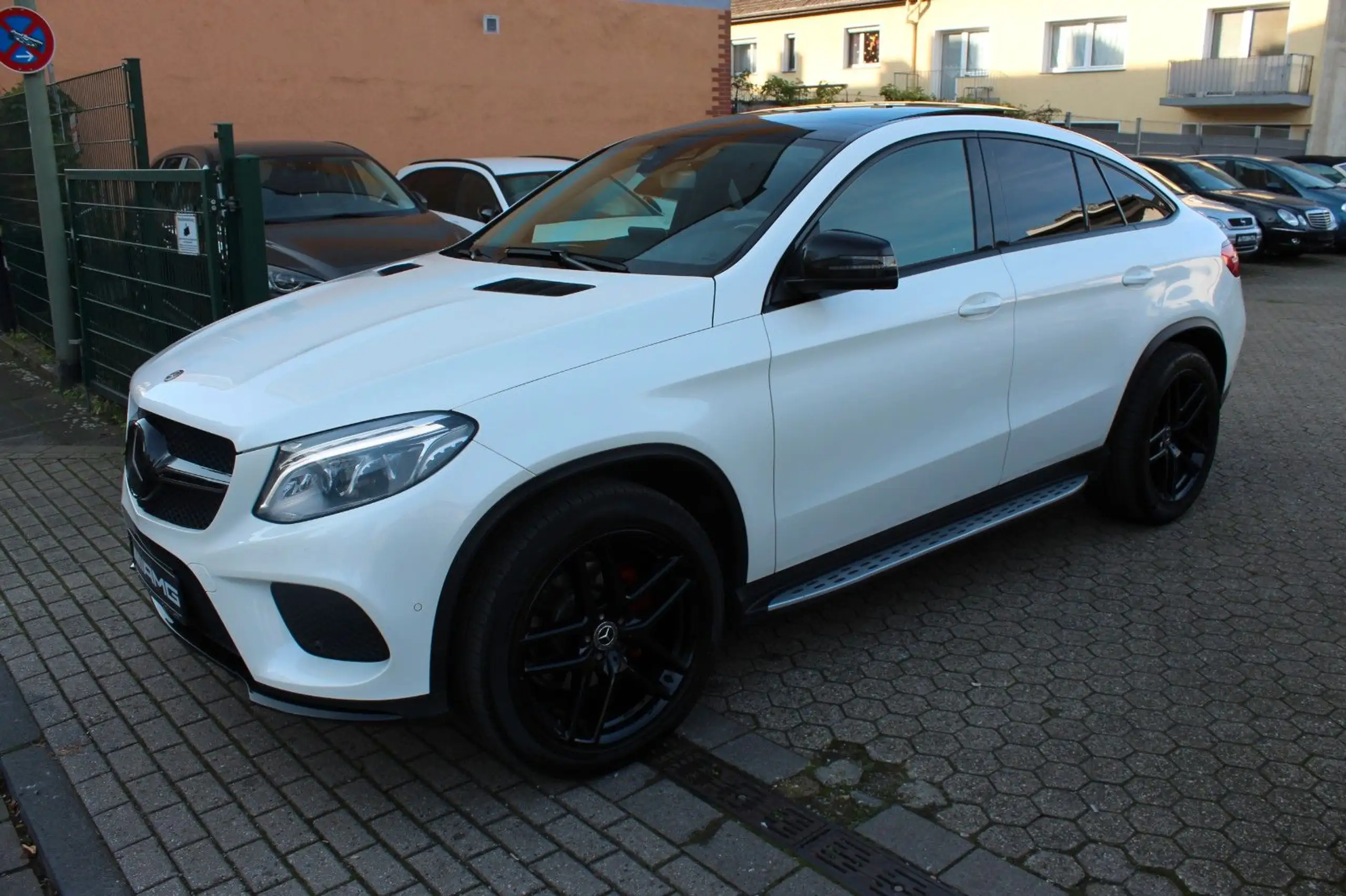 Mercedes-Benz - GLE 350