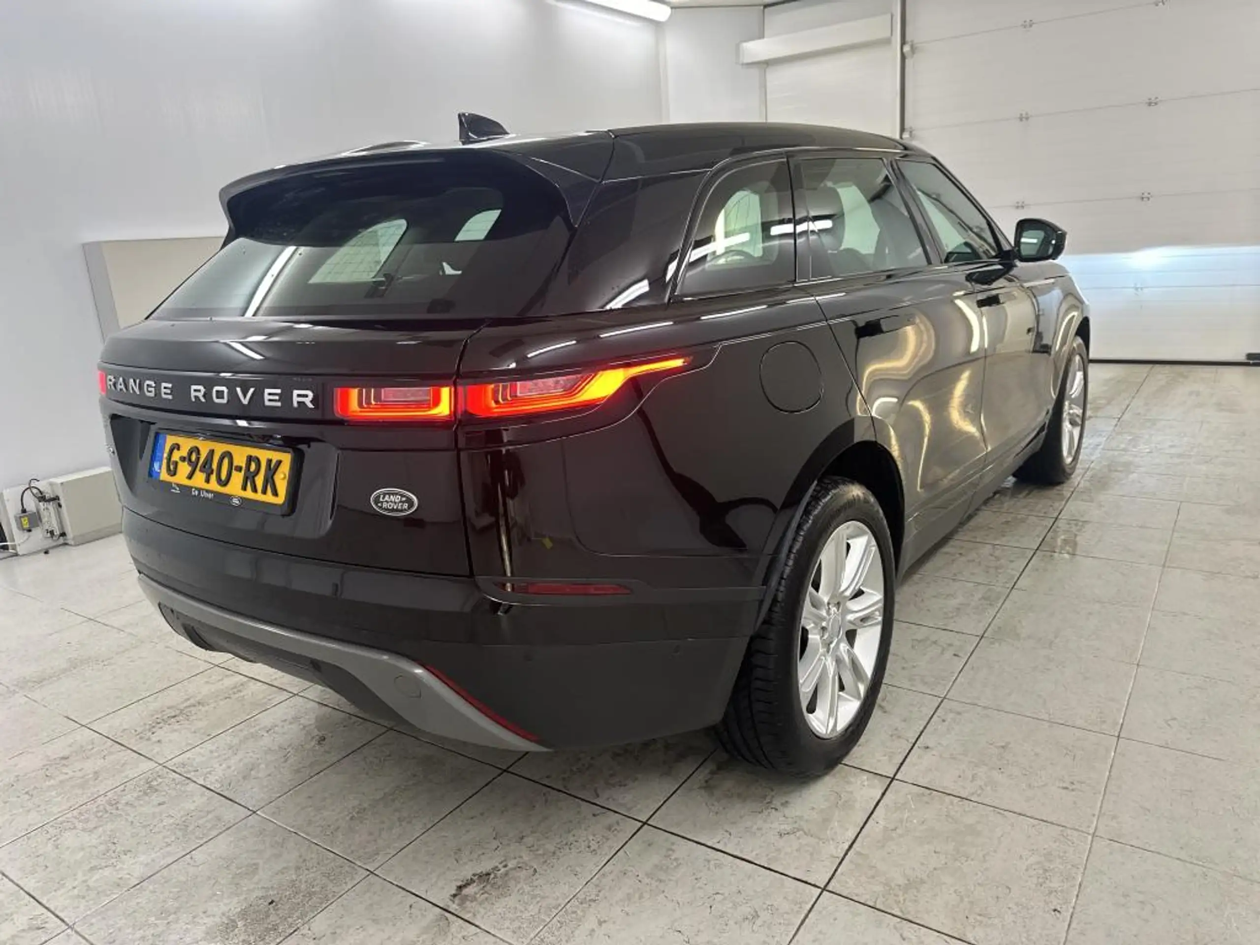 Land Rover - Range Rover Velar