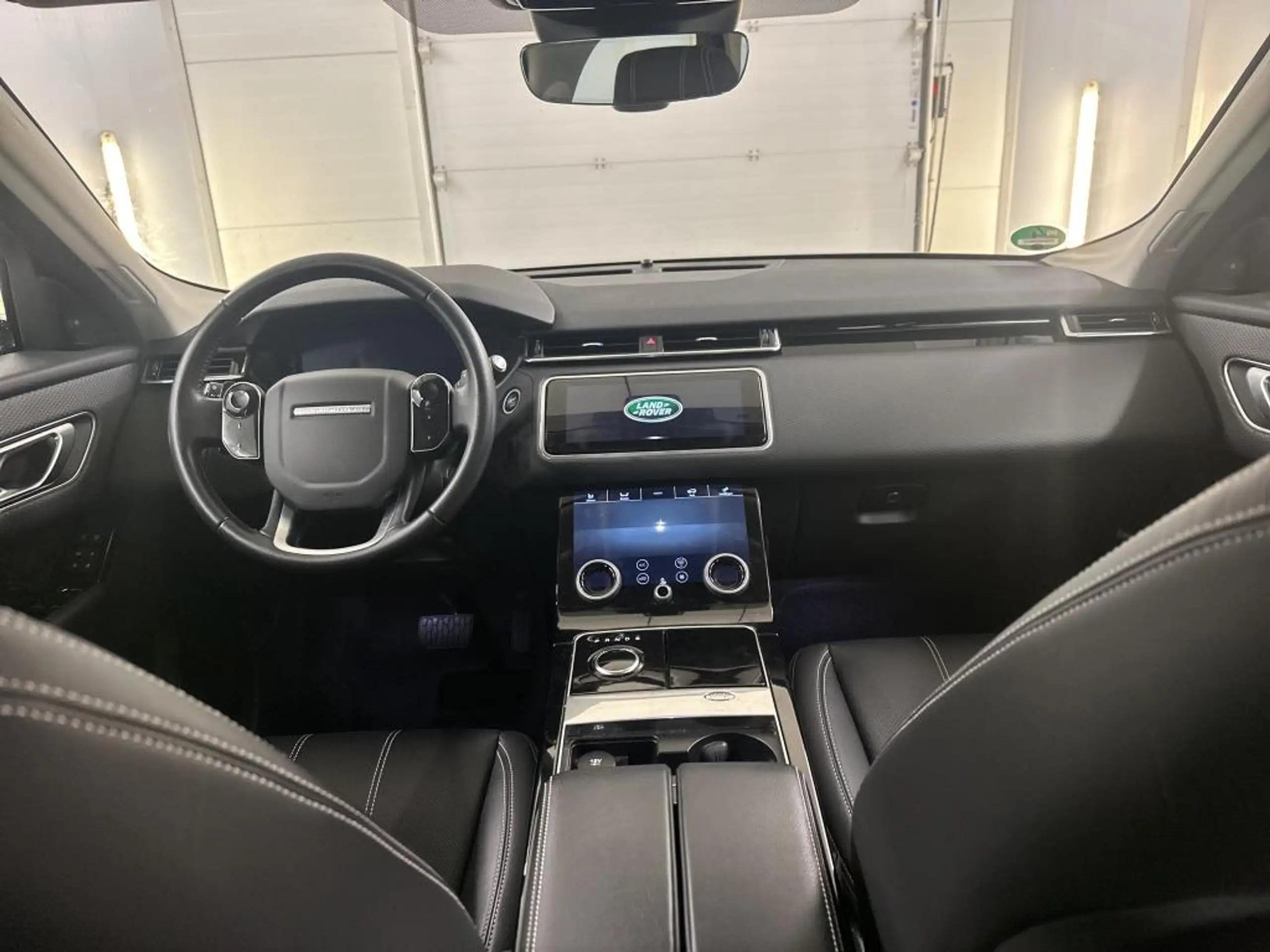 Land Rover - Range Rover Velar