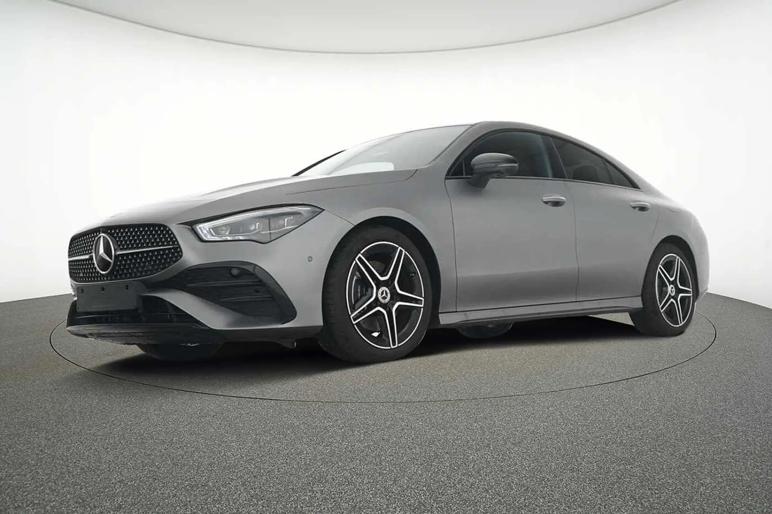 Mercedes-Benz - CLA 200