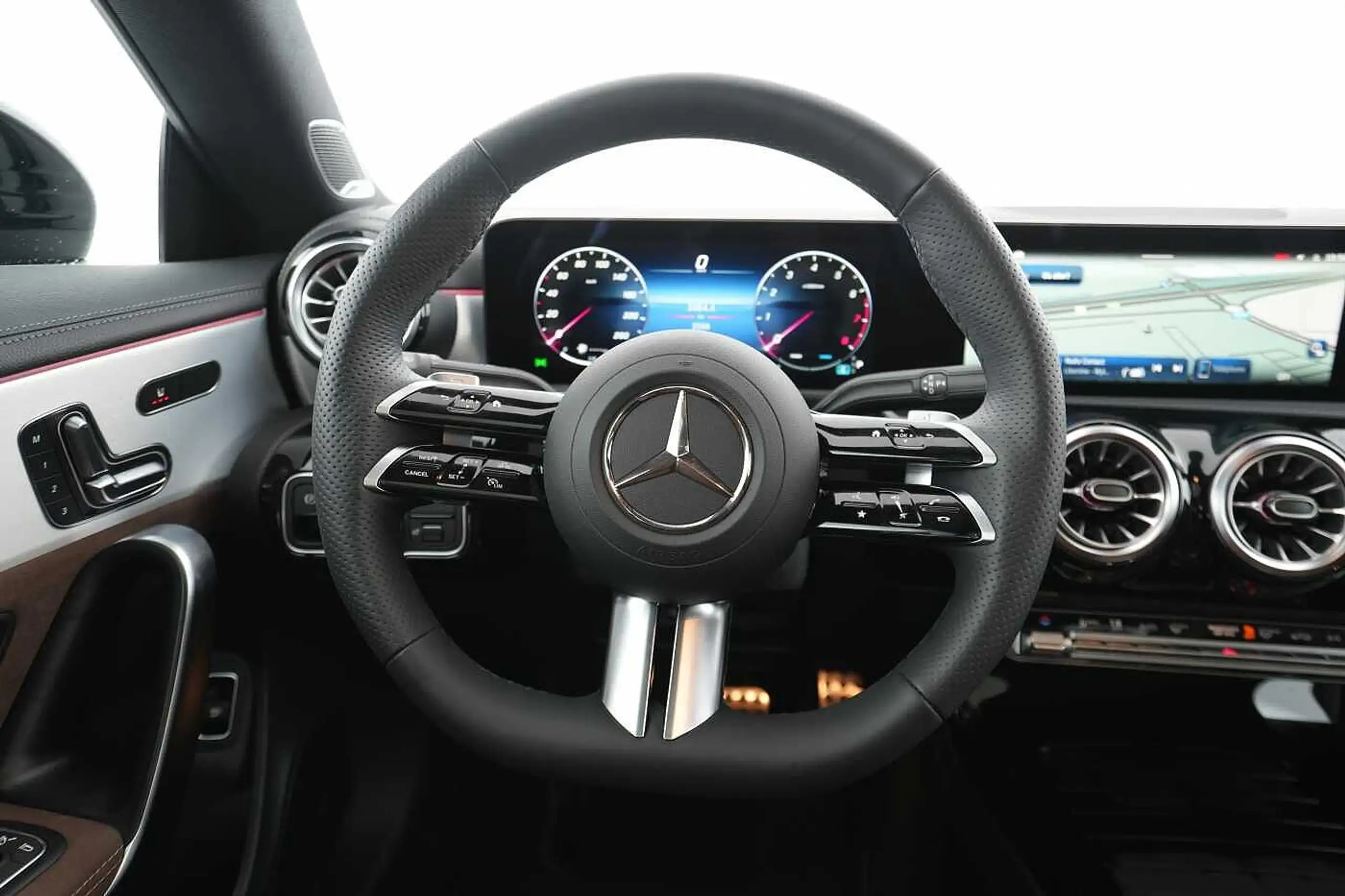 Mercedes-Benz - CLA 200