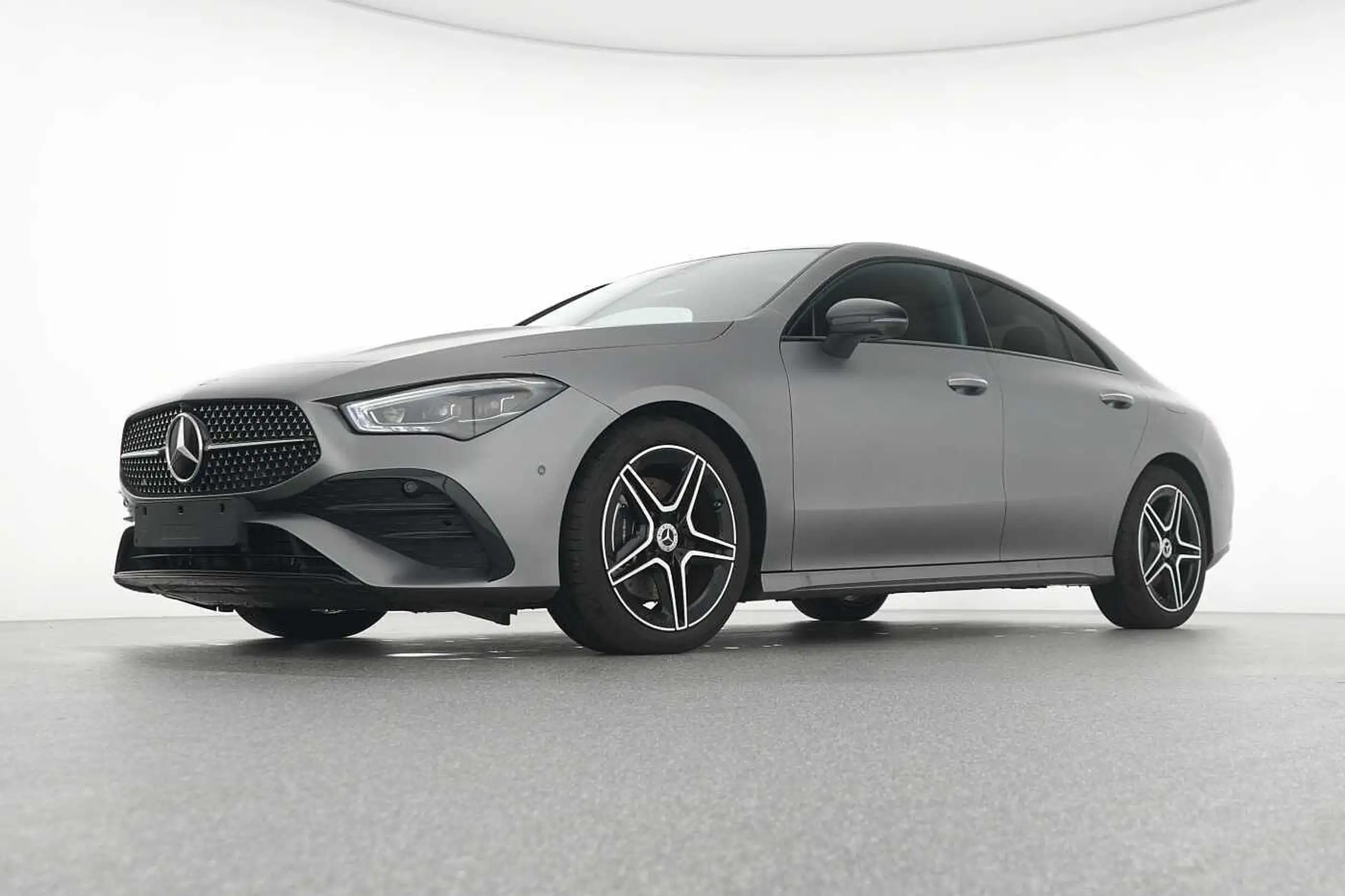 Mercedes-Benz - CLA 200