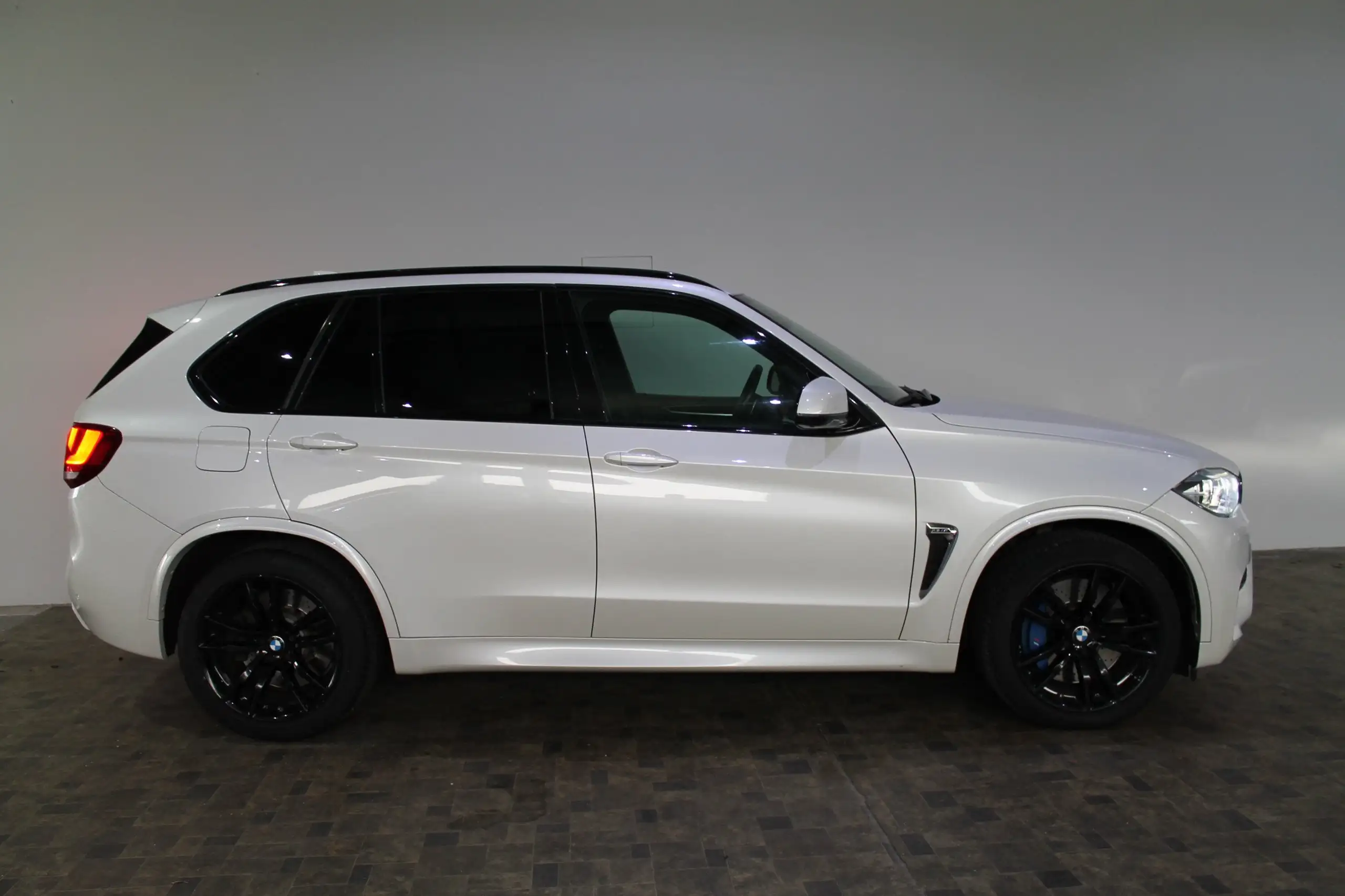 BMW - X5 M