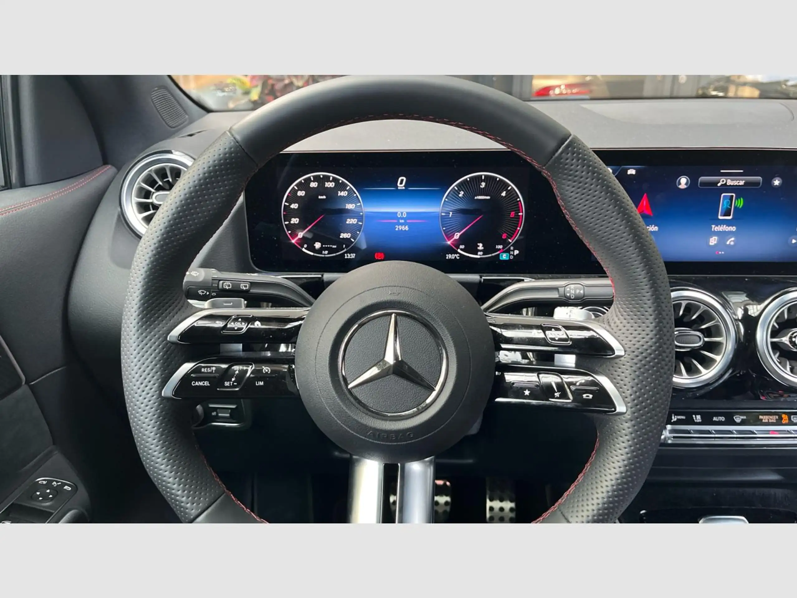 Mercedes-Benz - GLA 200