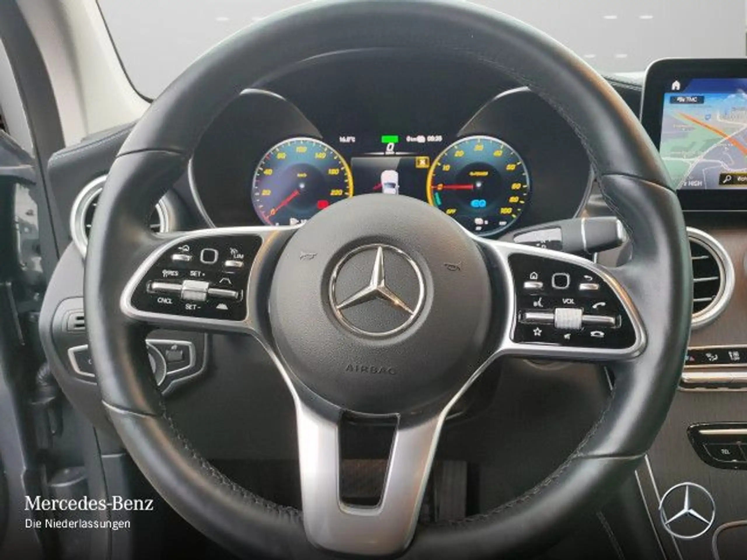 Mercedes-Benz - GLC 300