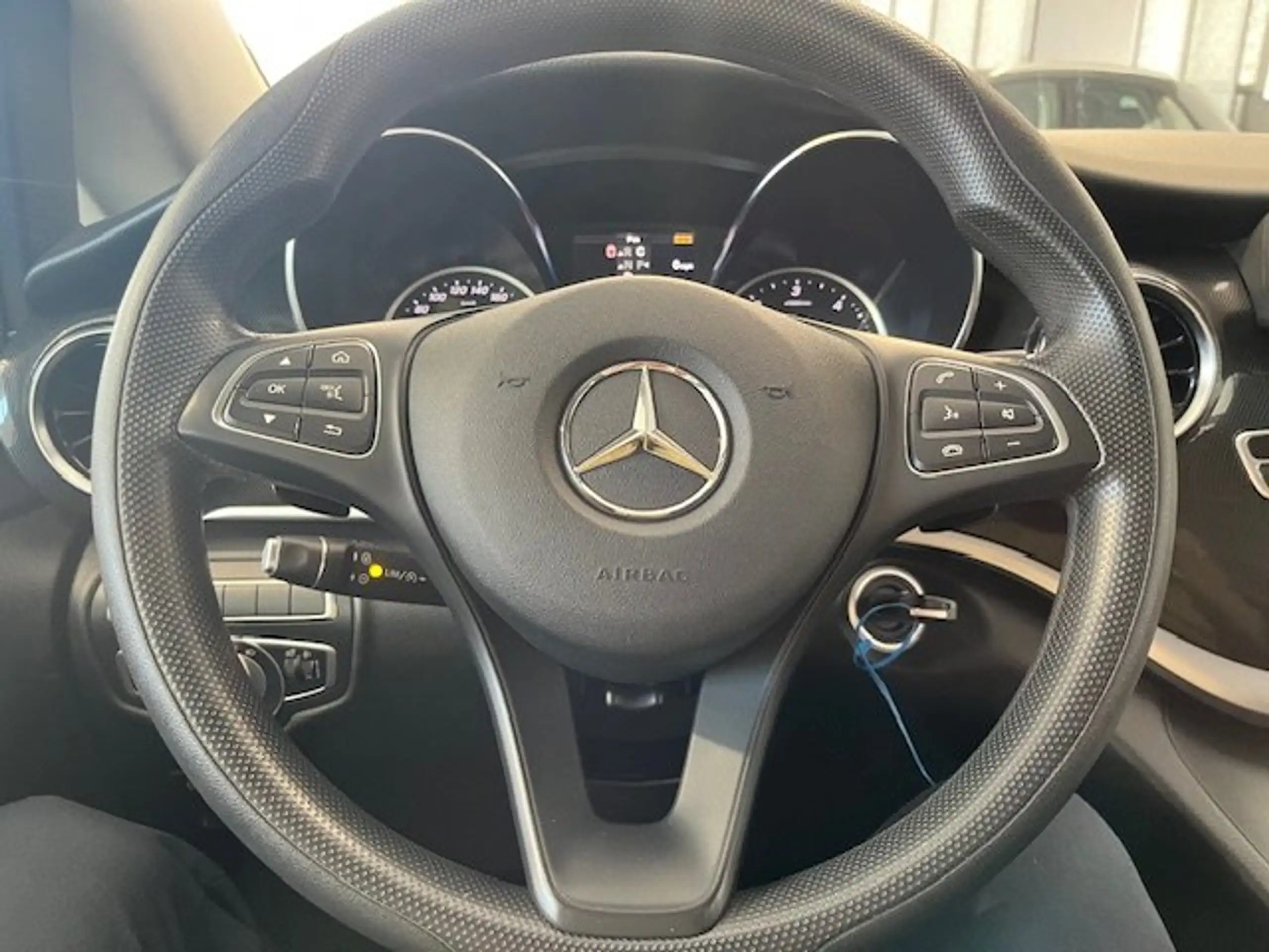 Mercedes-Benz - V