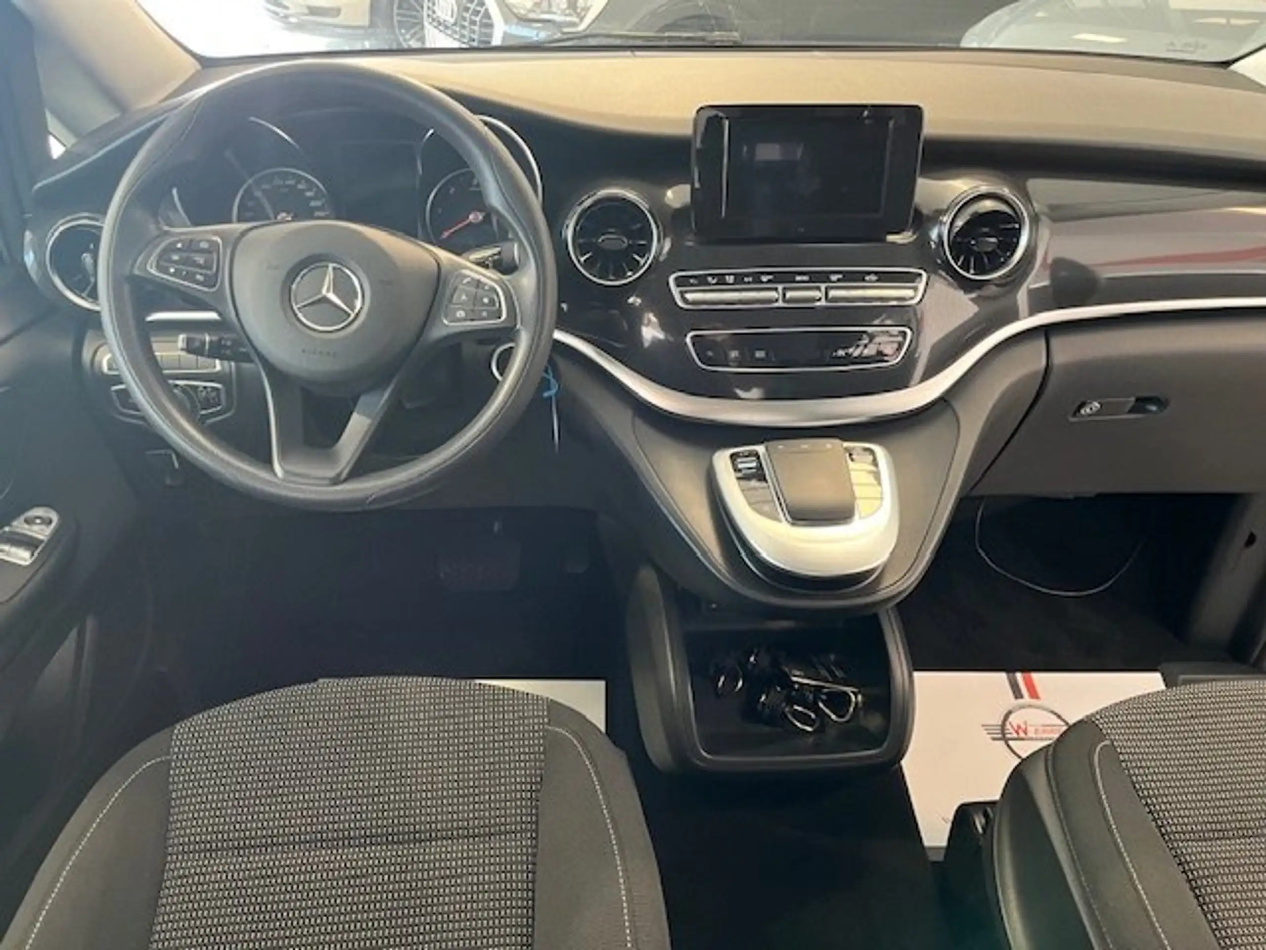 Mercedes-Benz - V