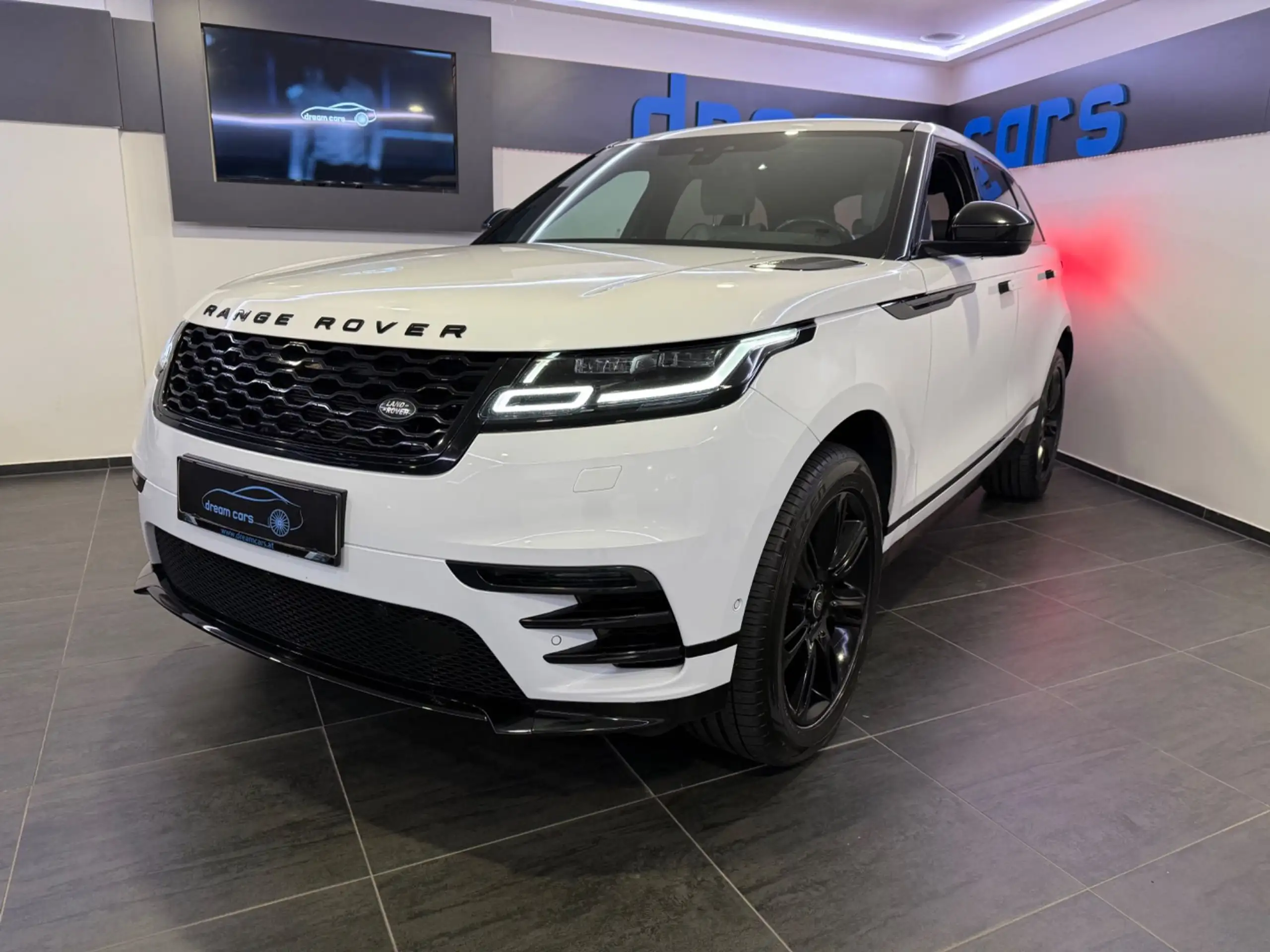 Land Rover - Range Rover Velar