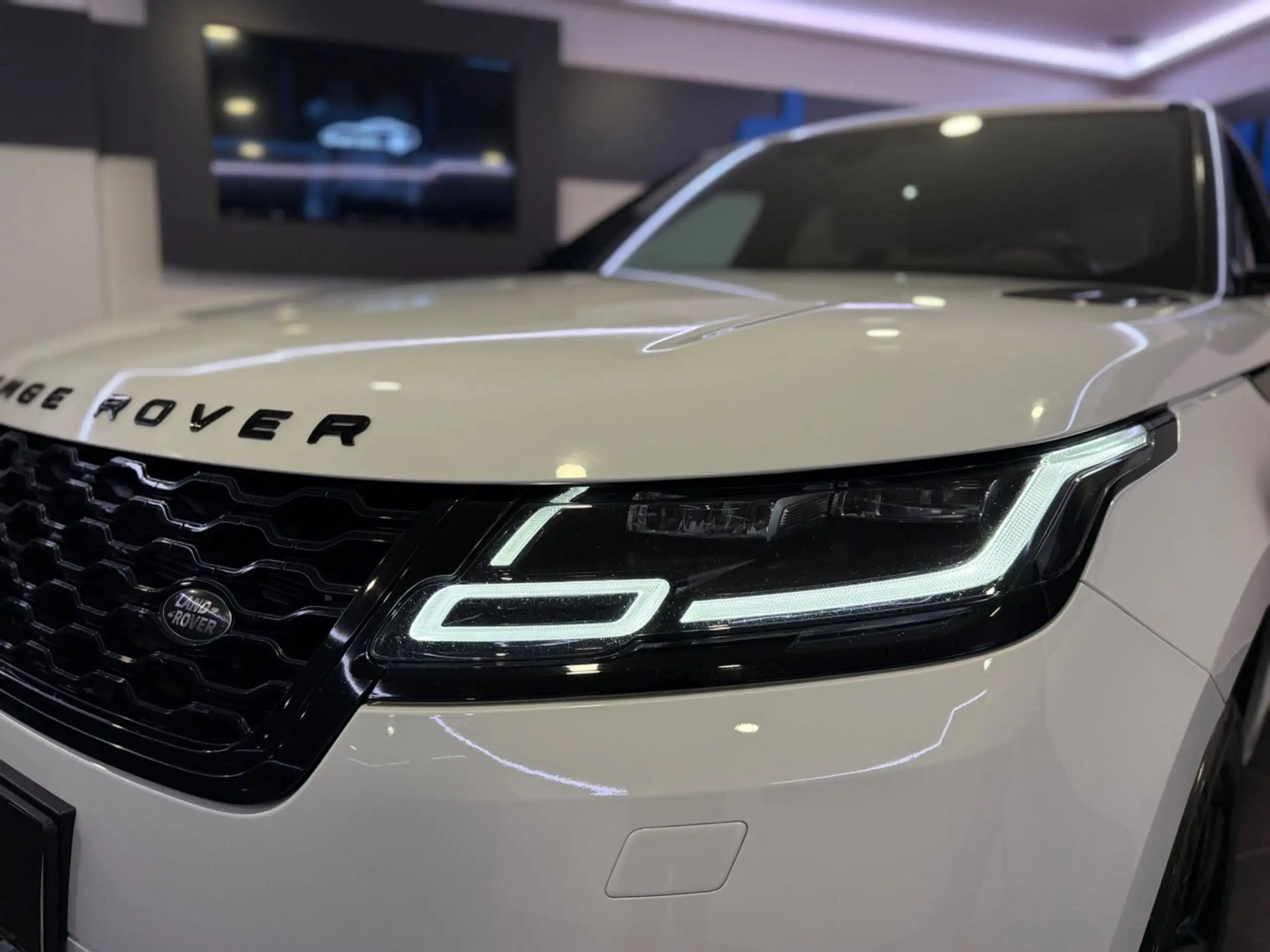 Land Rover - Range Rover Velar