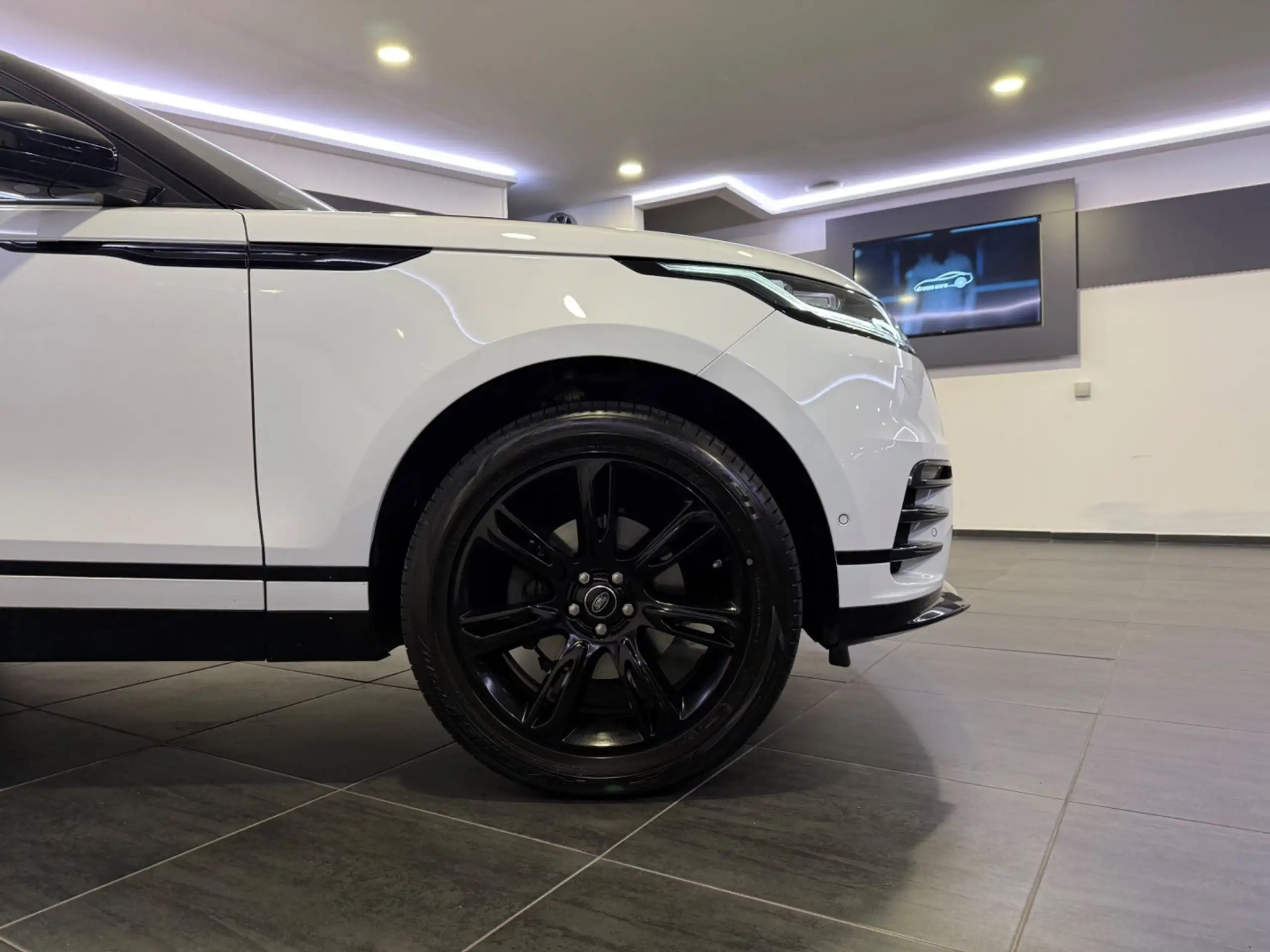 Land Rover - Range Rover Velar