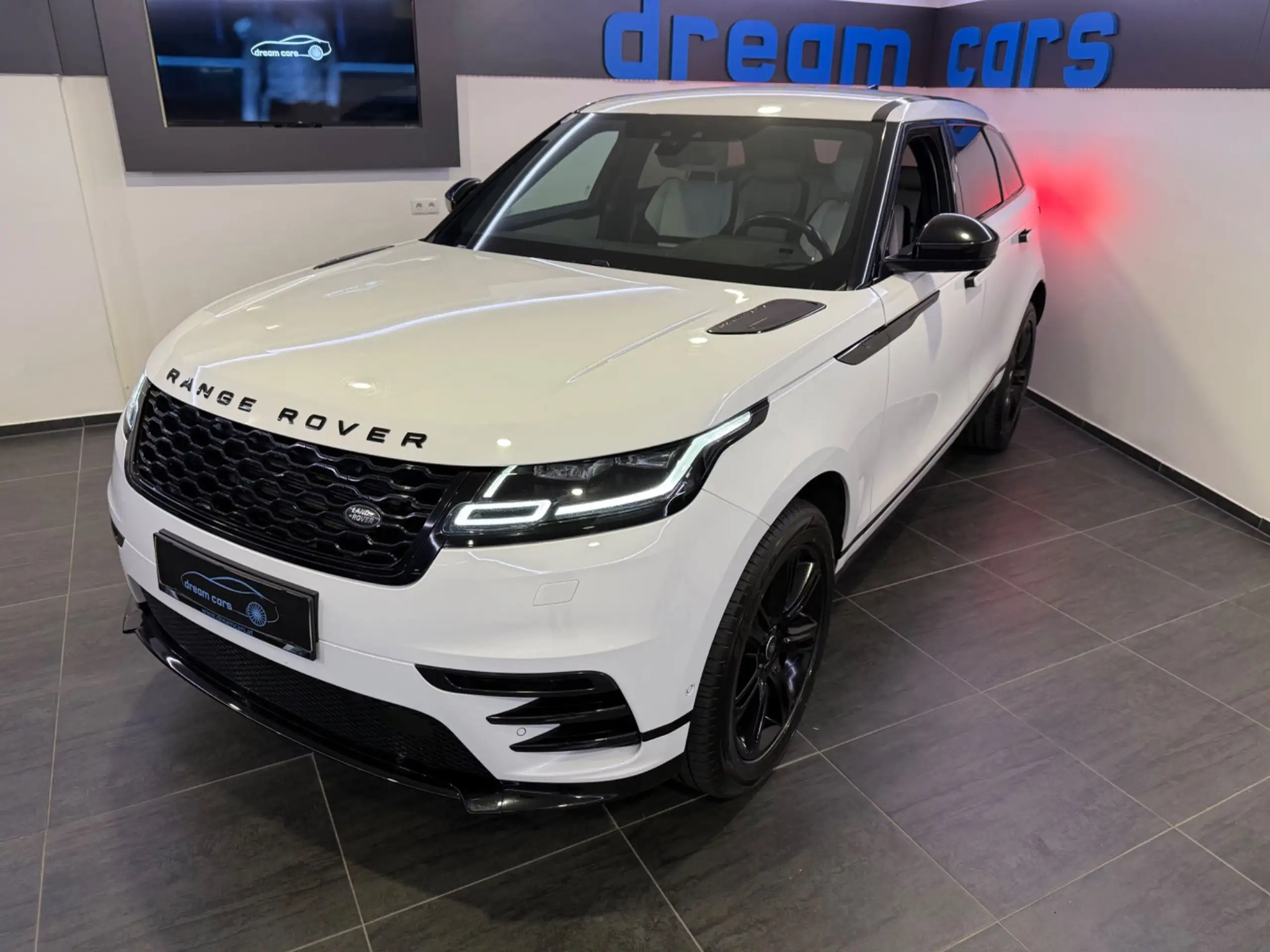 Land Rover - Range Rover Velar