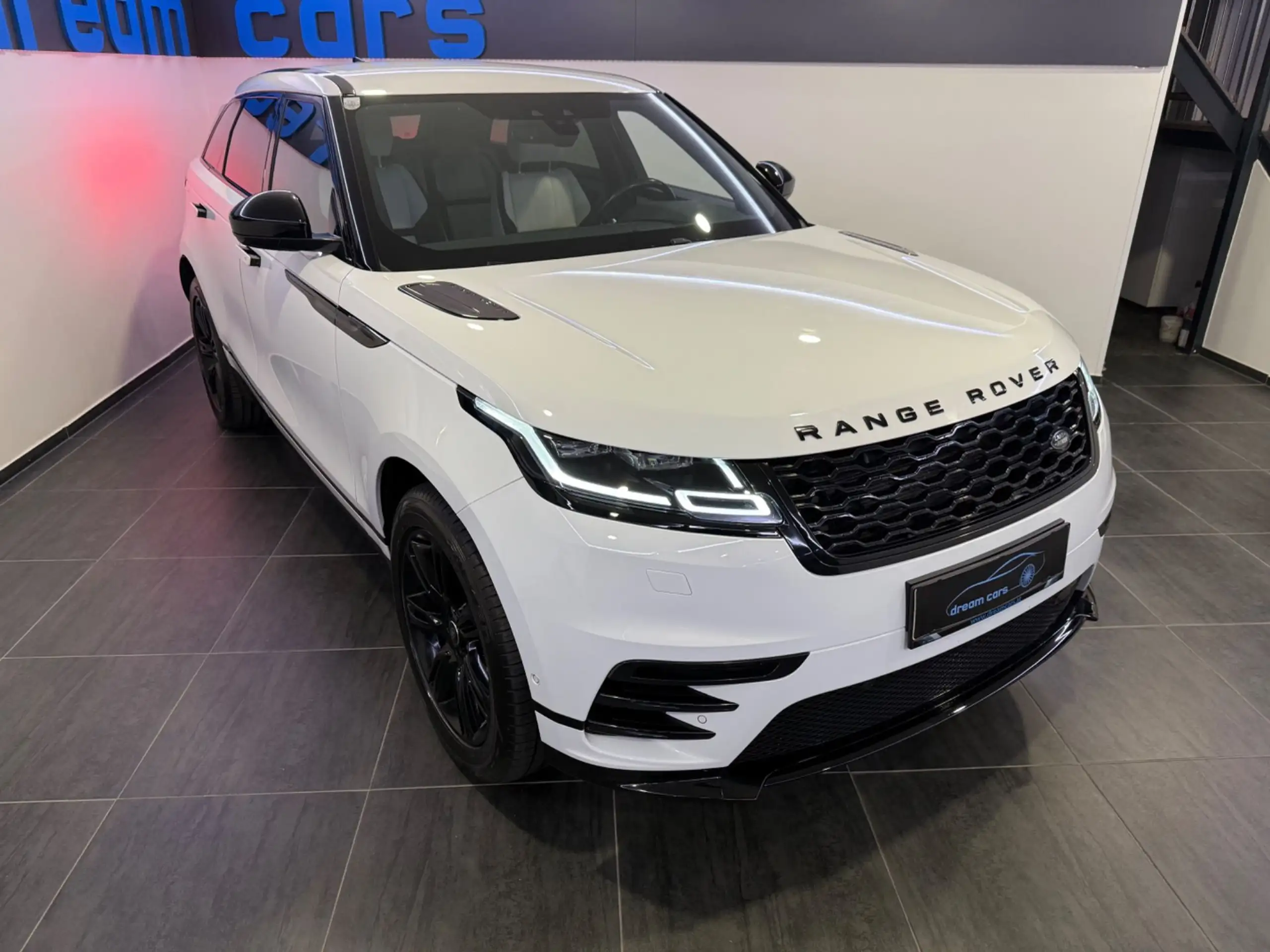 Land Rover - Range Rover Velar