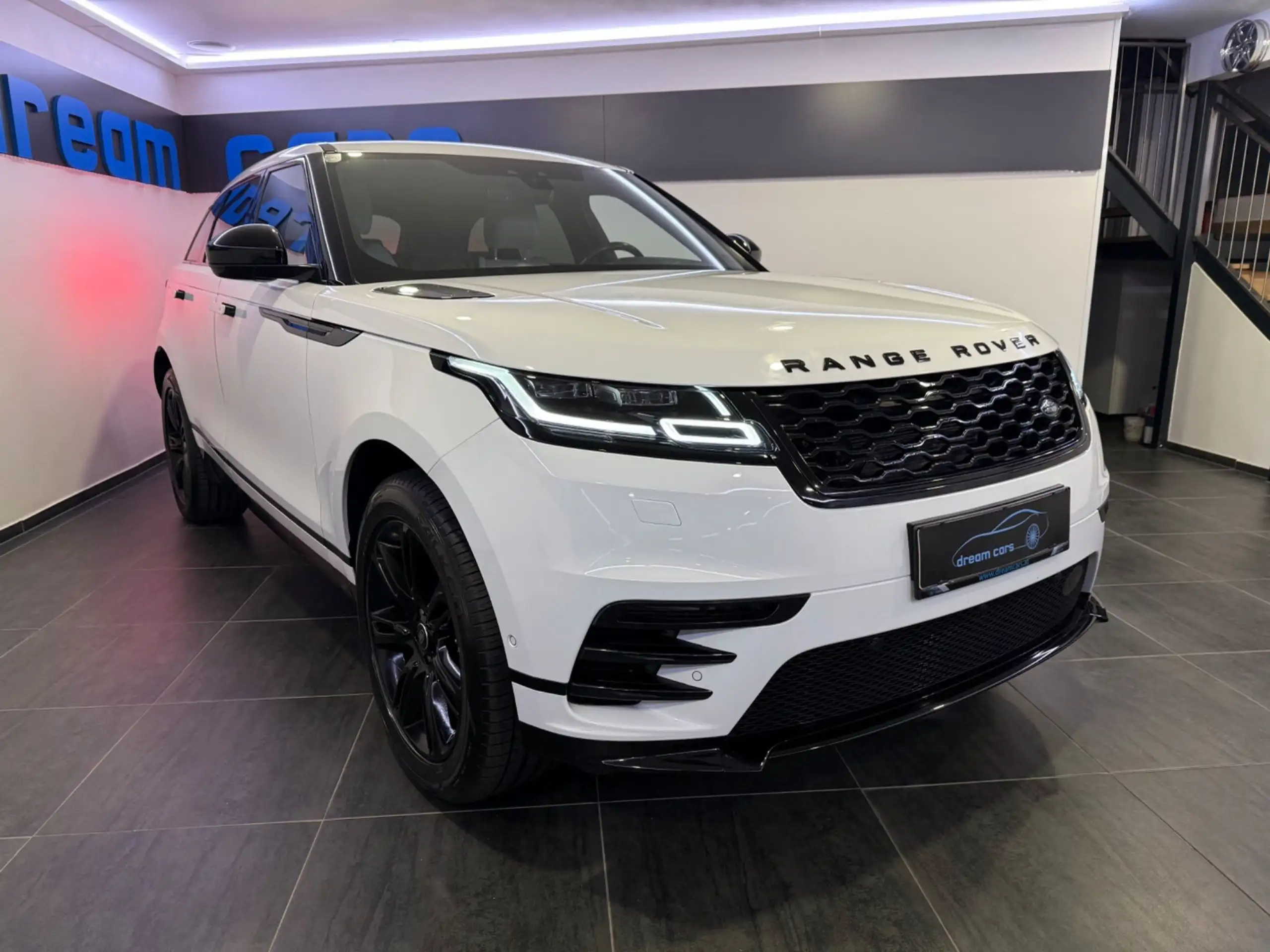 Land Rover - Range Rover Velar