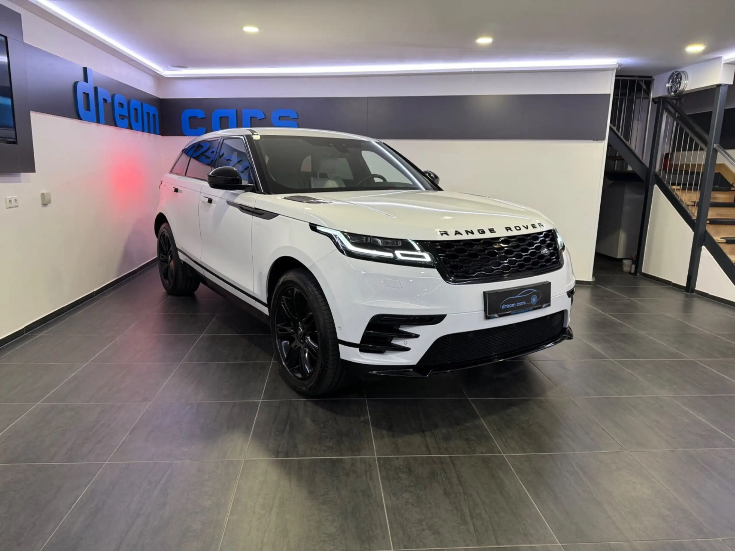 Land Rover - Range Rover Velar