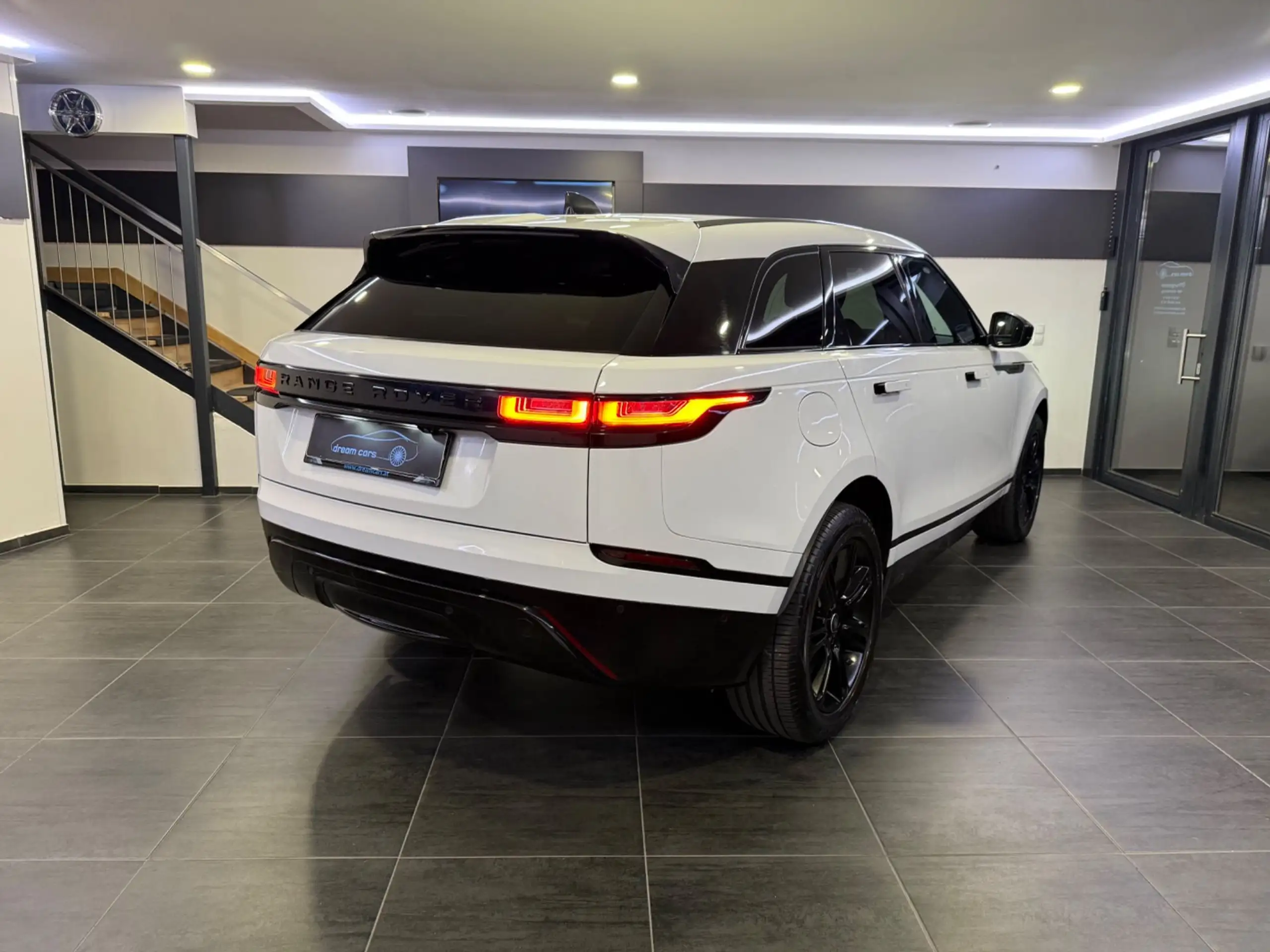 Land Rover - Range Rover Velar