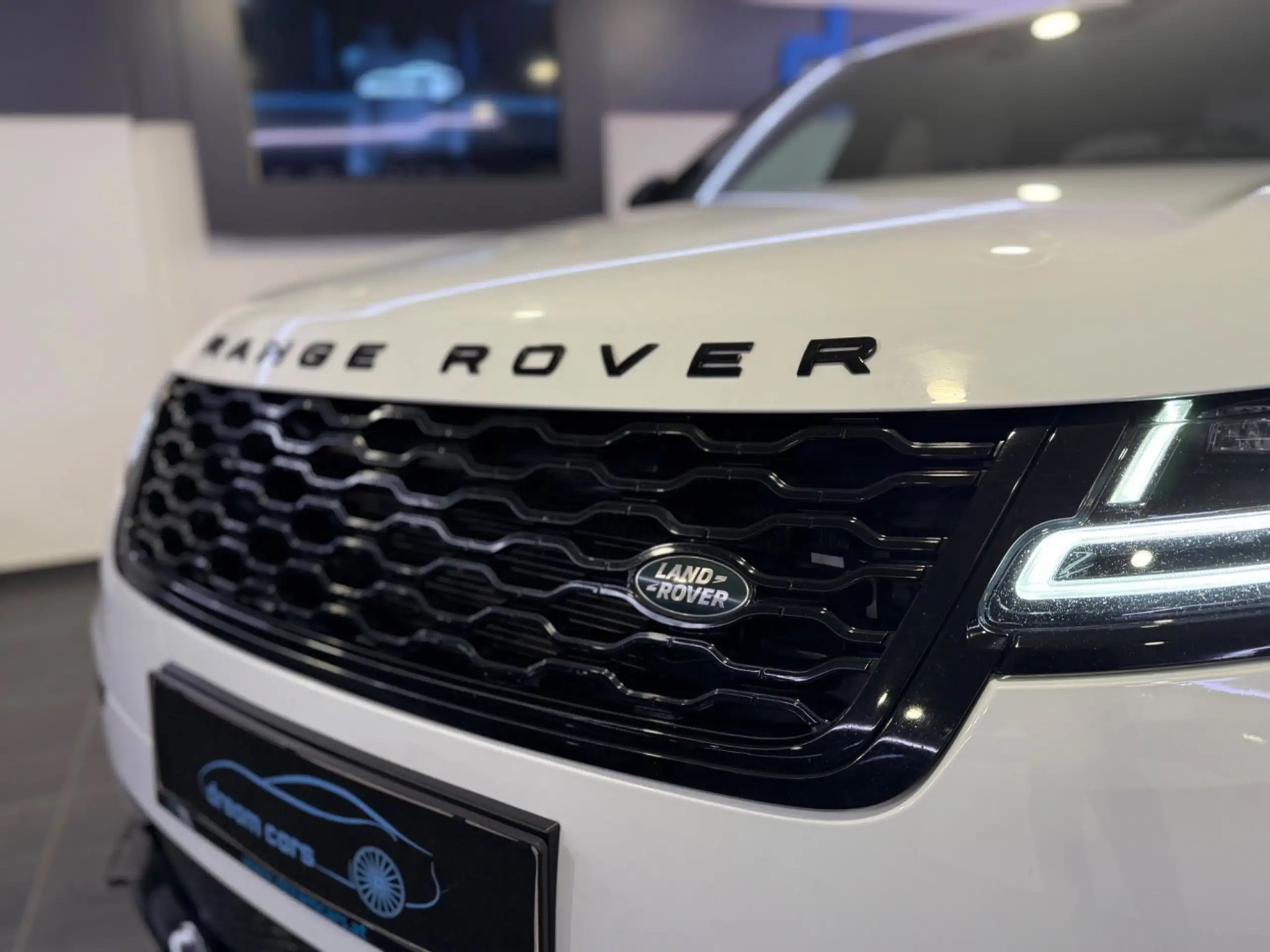 Land Rover - Range Rover Velar