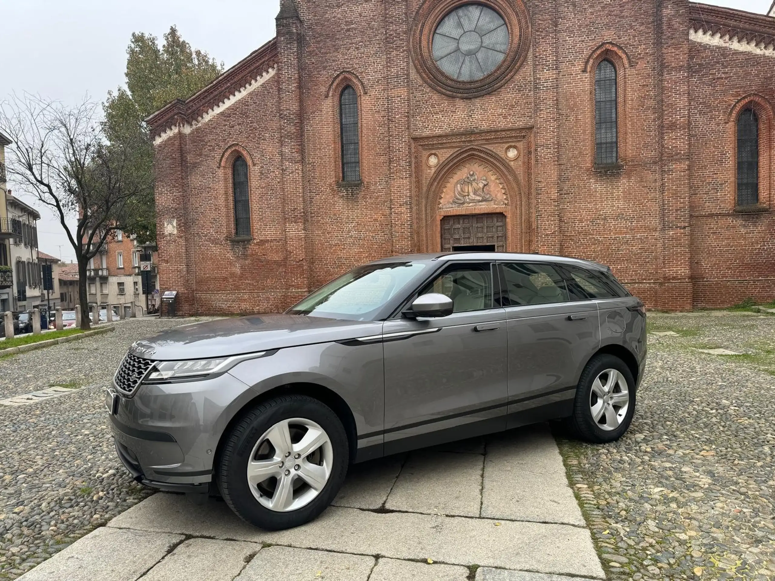 Land Rover - Range Rover Velar