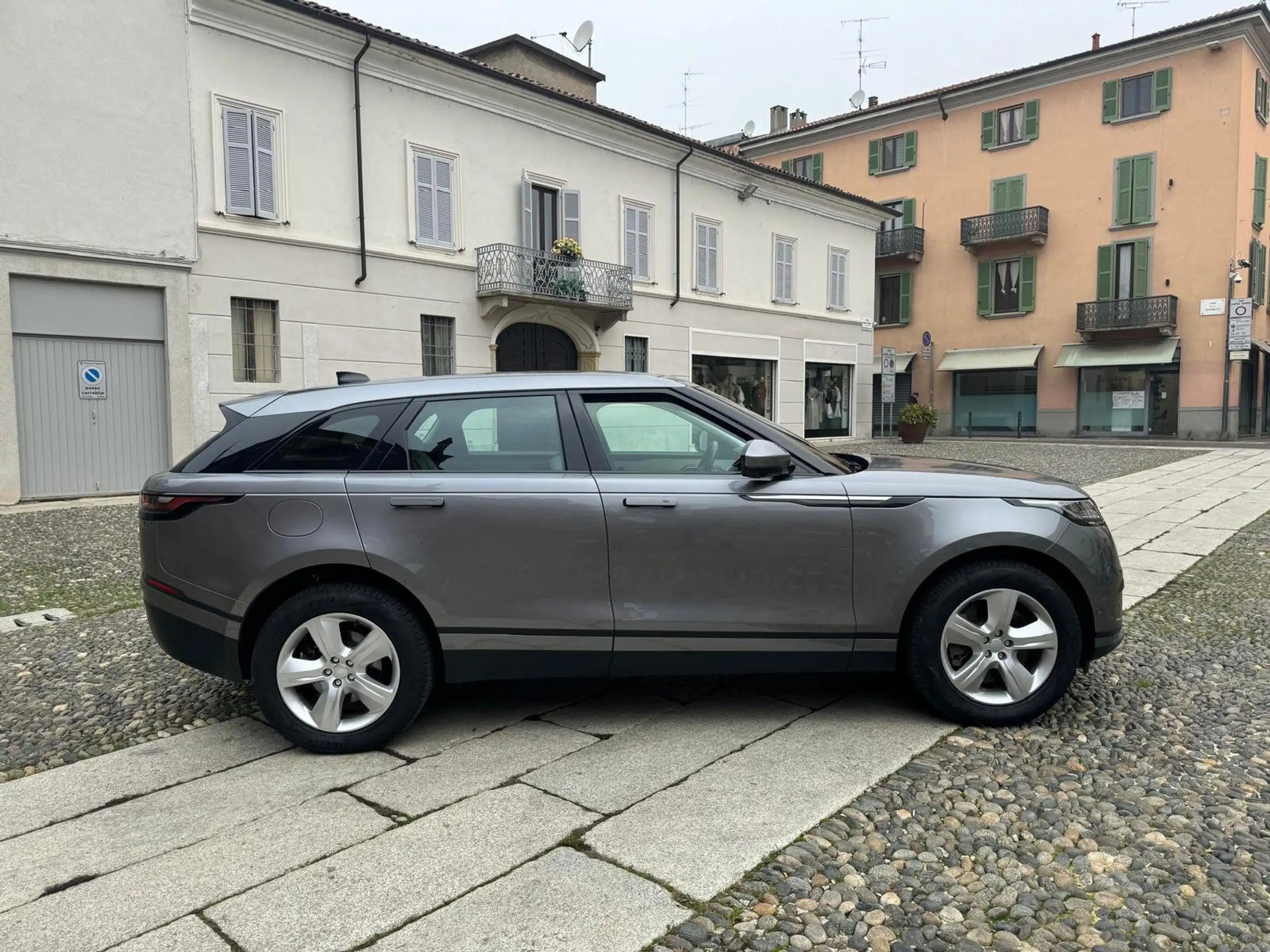 Land Rover - Range Rover Velar