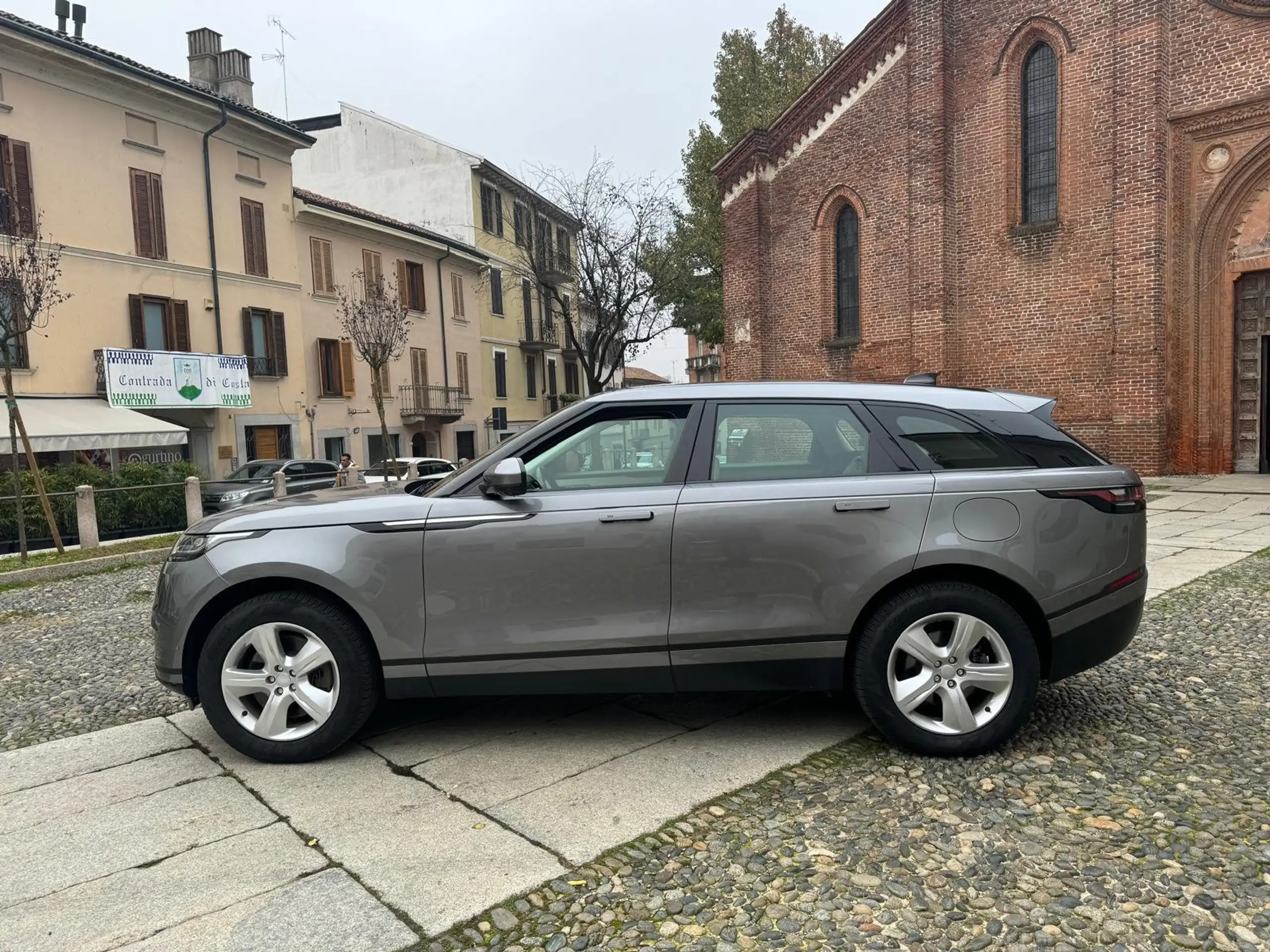 Land Rover - Range Rover Velar