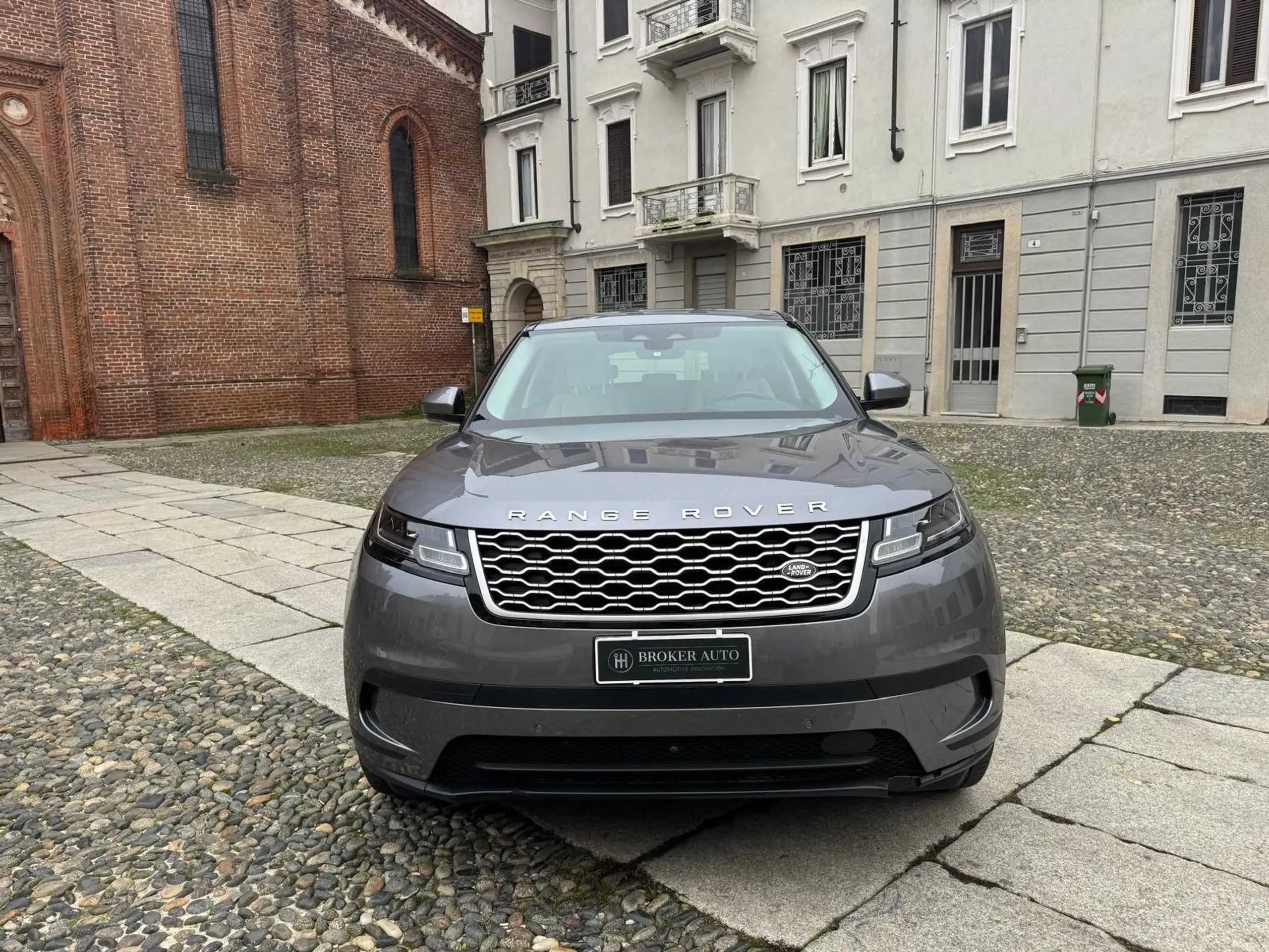 Land Rover - Range Rover Velar