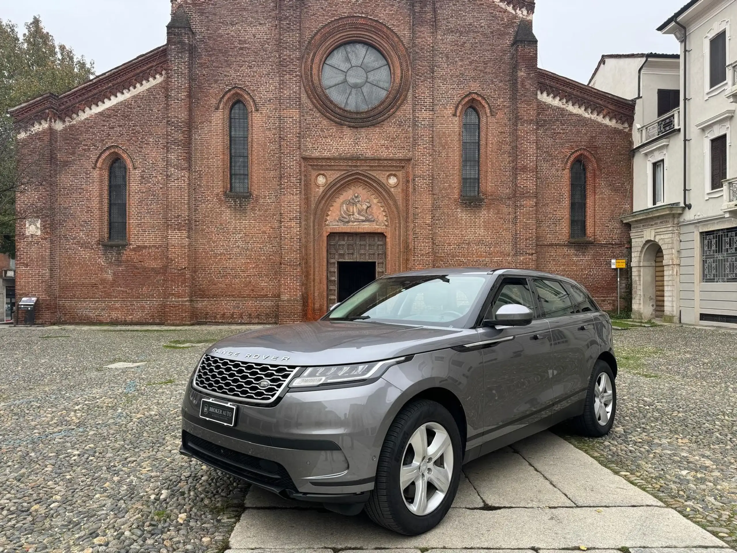 Land Rover - Range Rover Velar