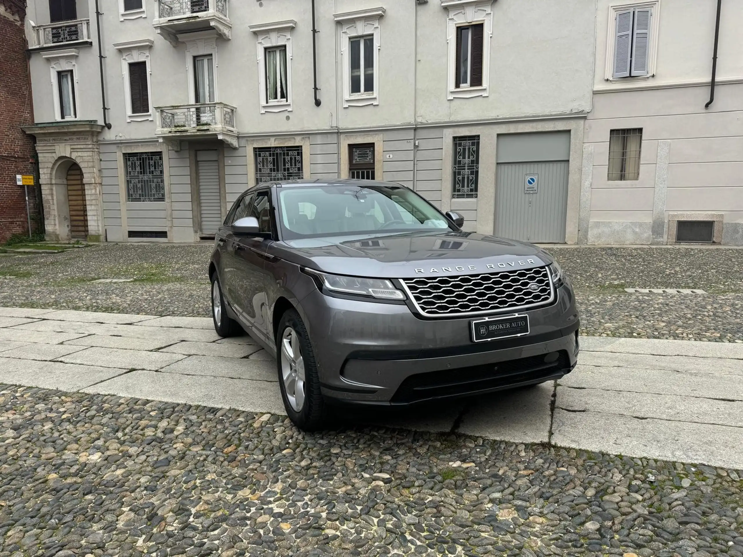 Land Rover - Range Rover Velar