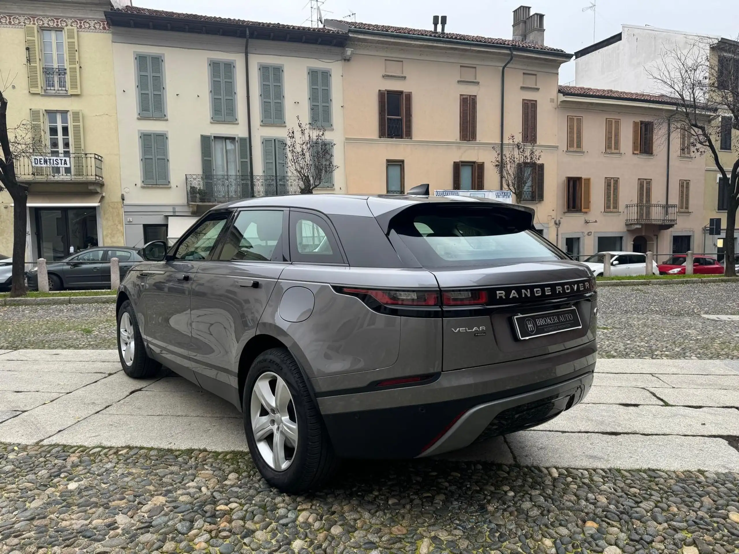 Land Rover - Range Rover Velar