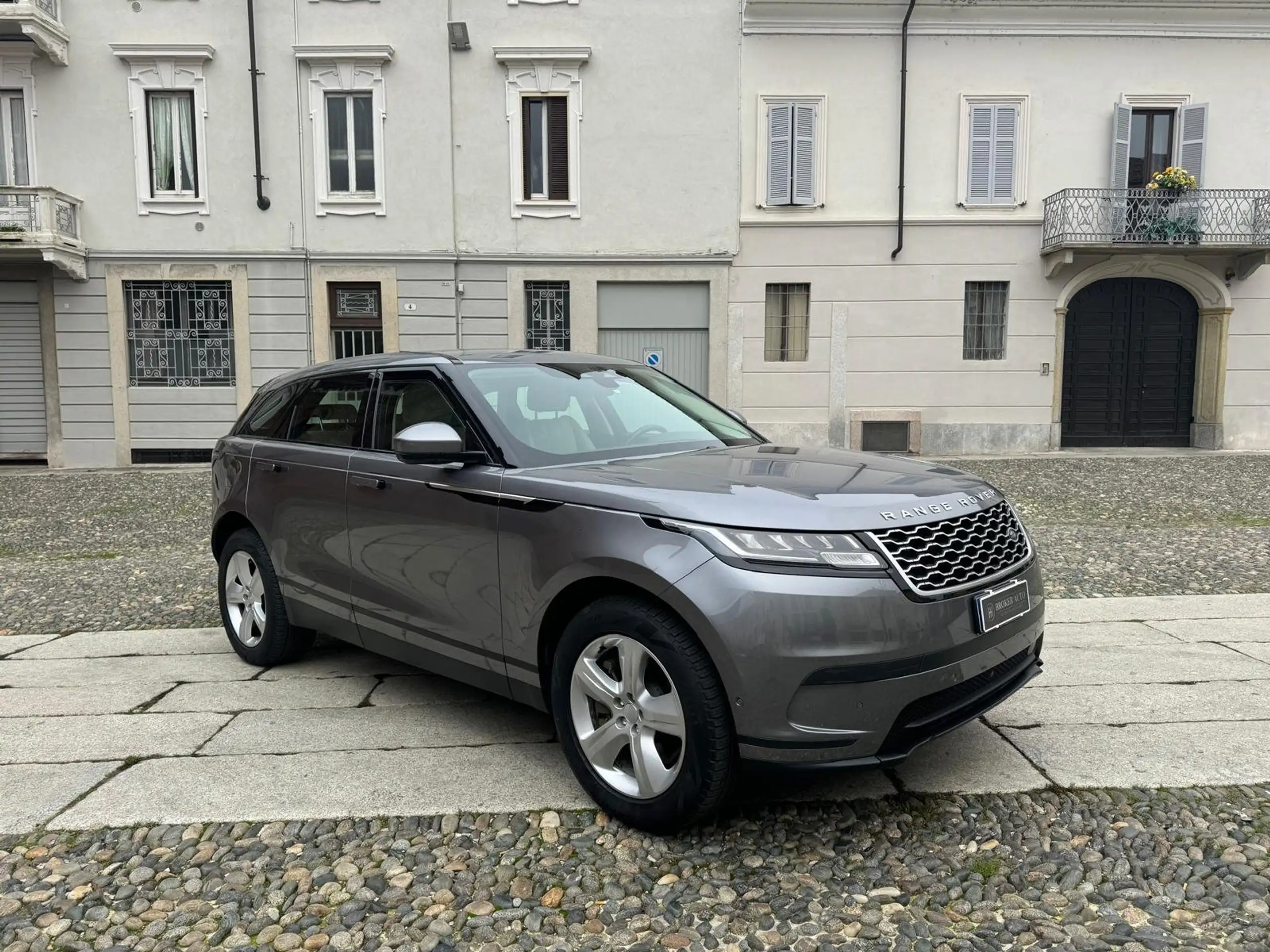 Land Rover - Range Rover Velar