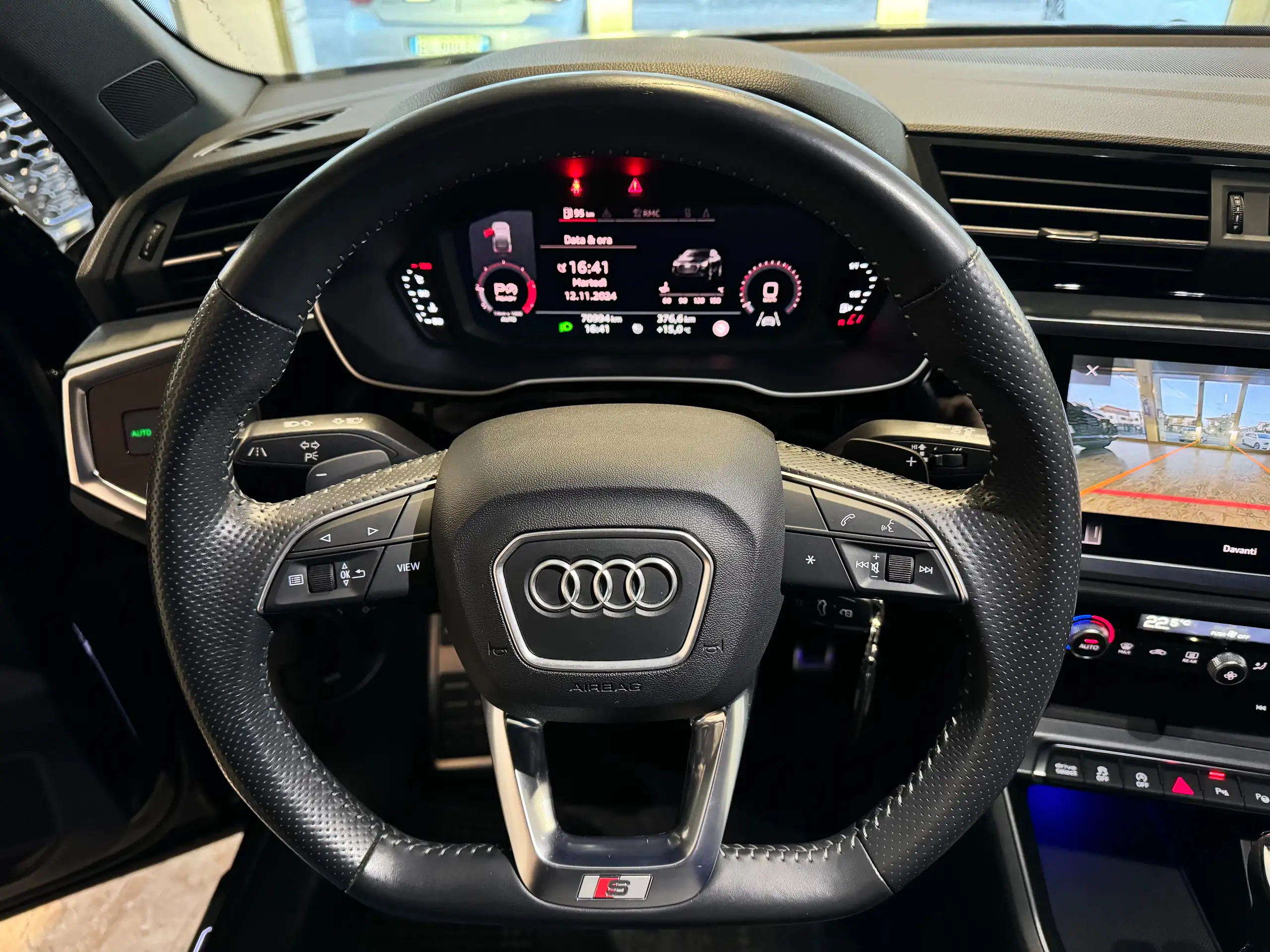 Audi - Q3