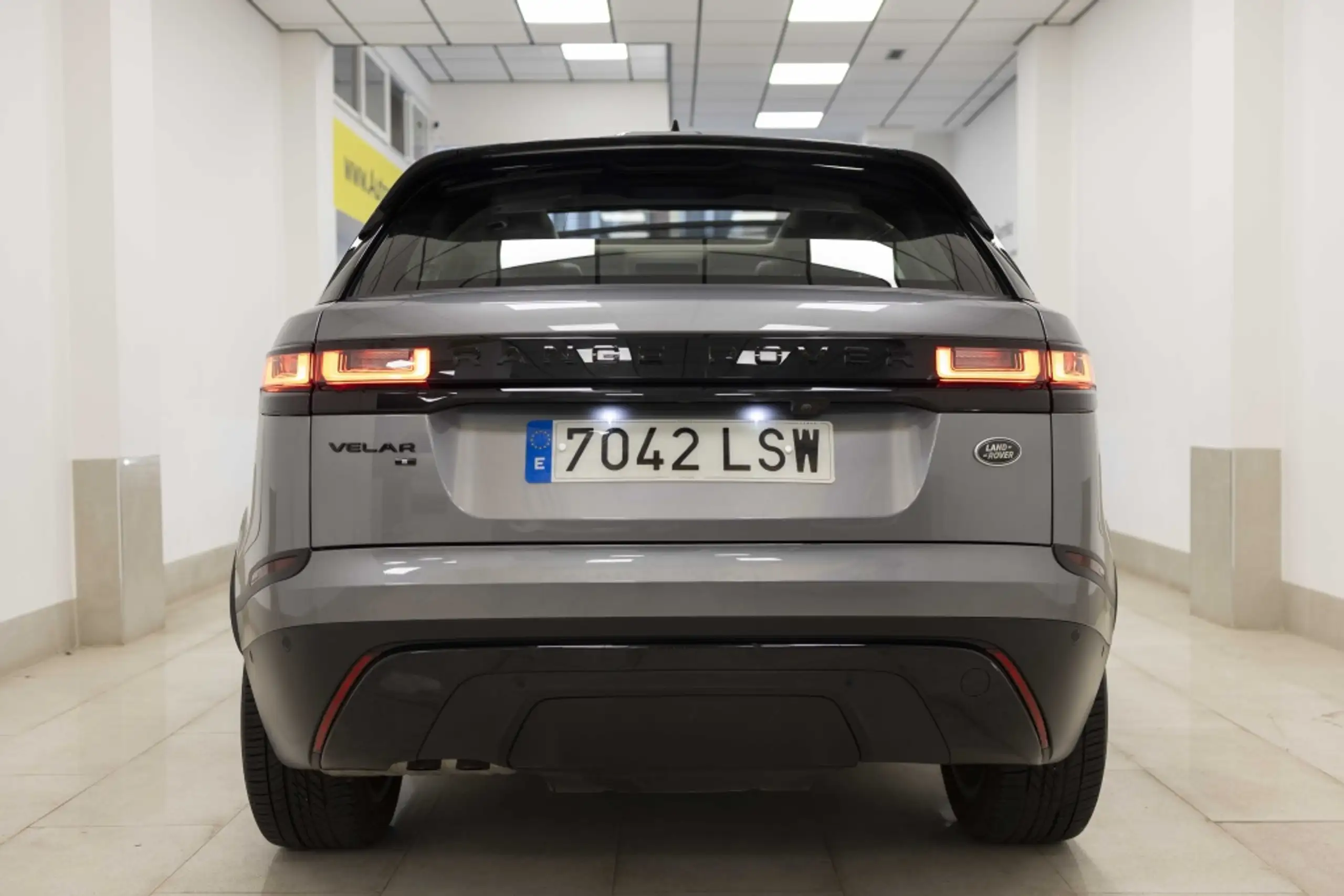 Land Rover - Range Rover Velar