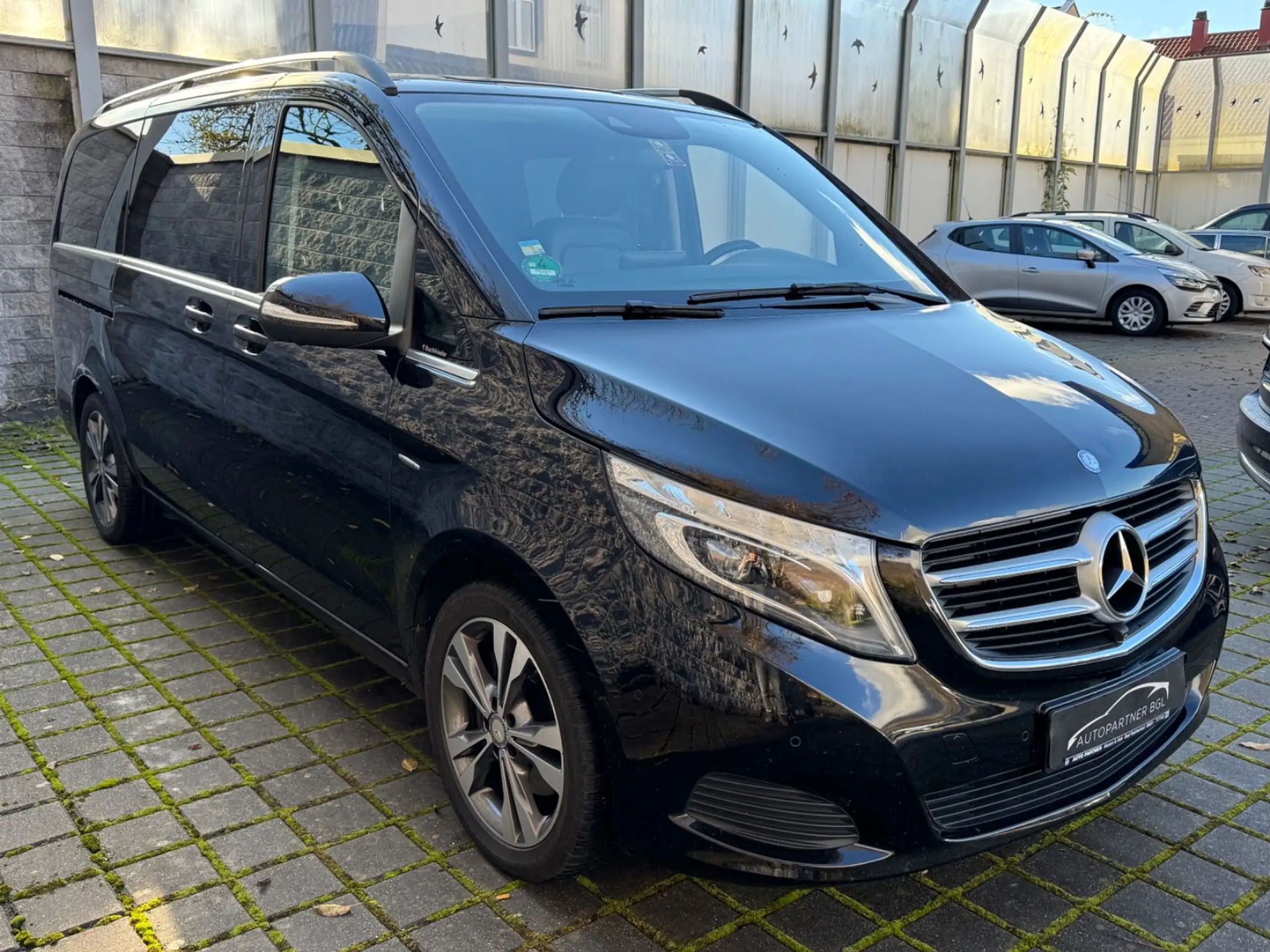 Mercedes-Benz - V 250