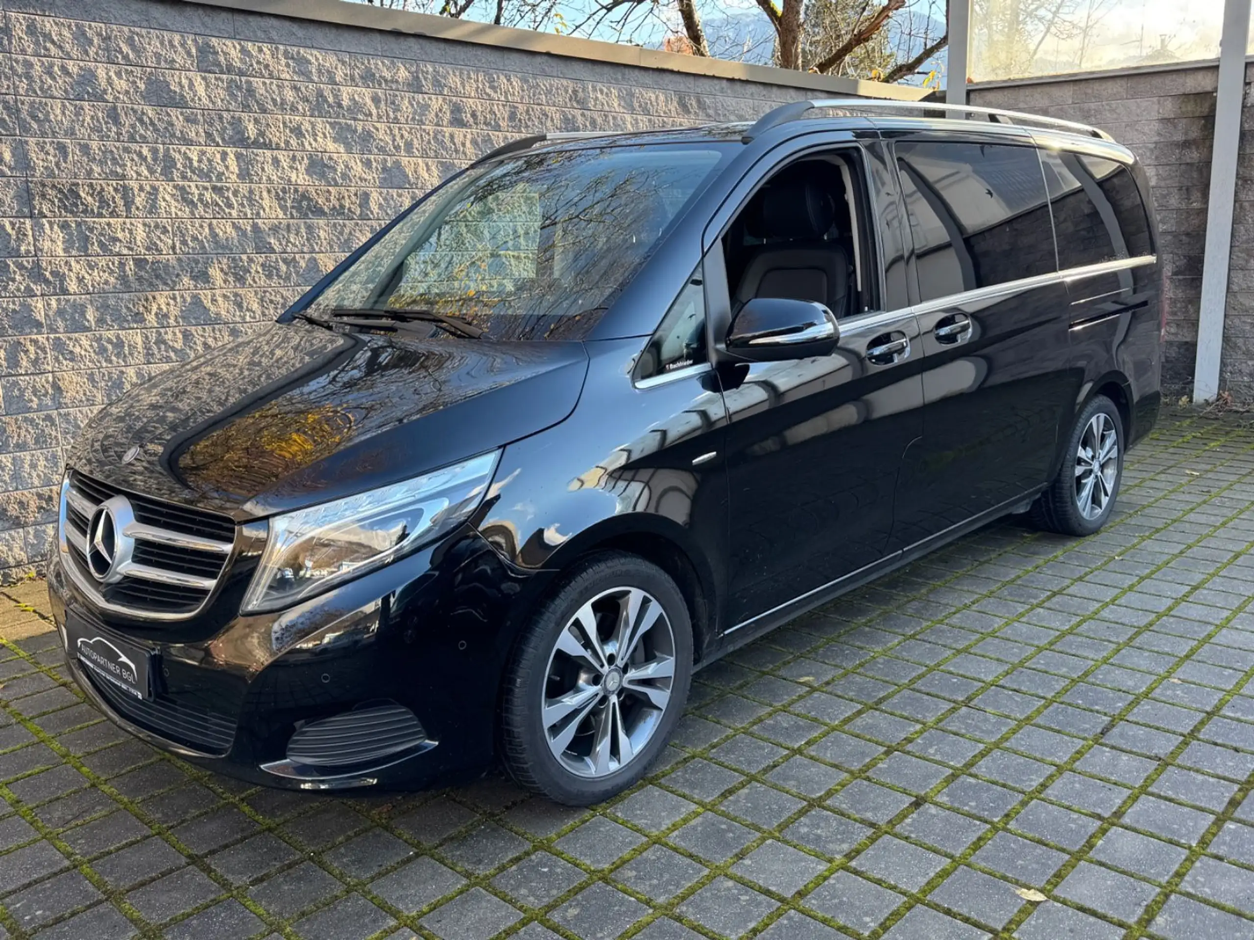 Mercedes-Benz - V 250