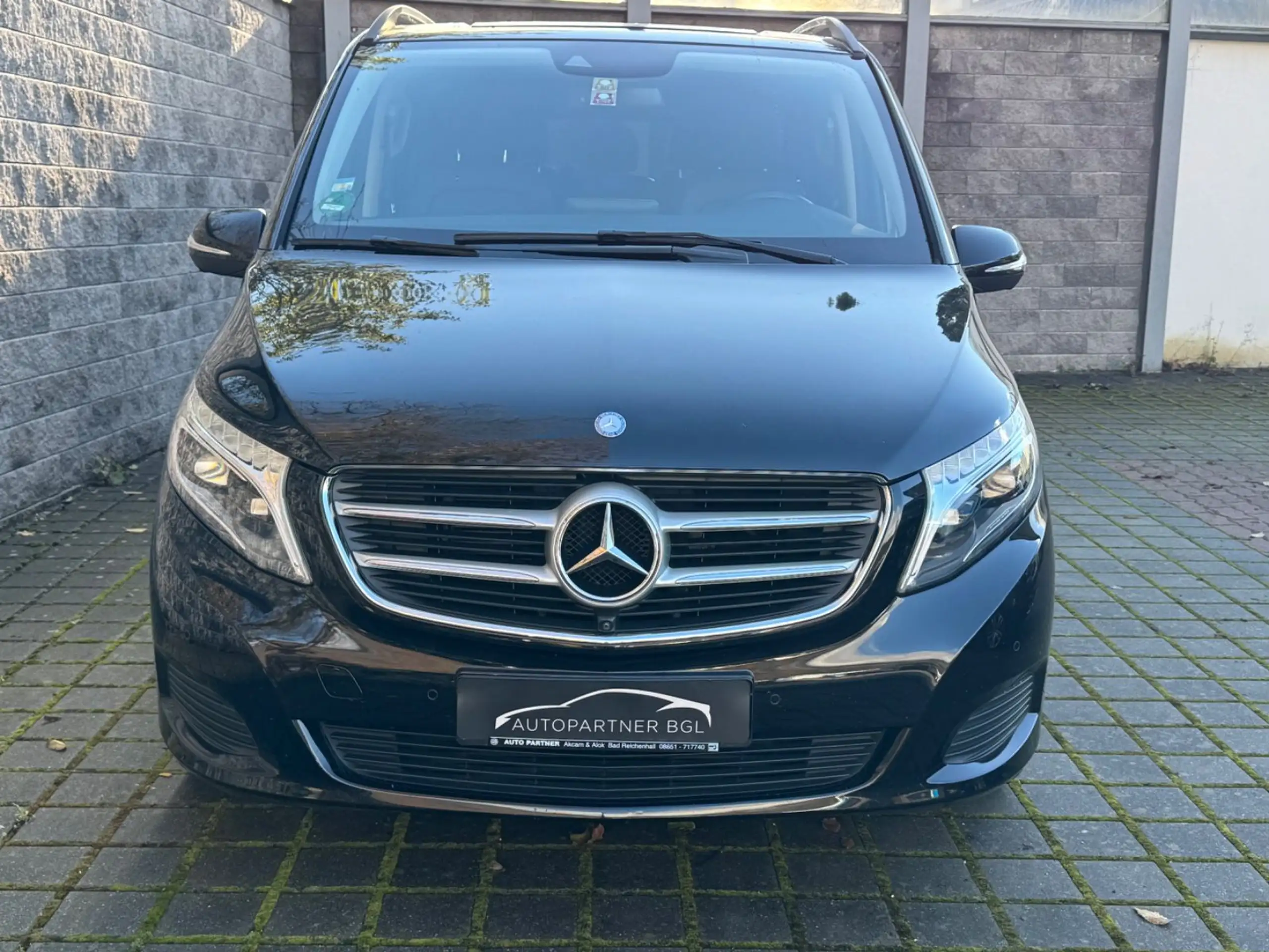 Mercedes-Benz - V 250